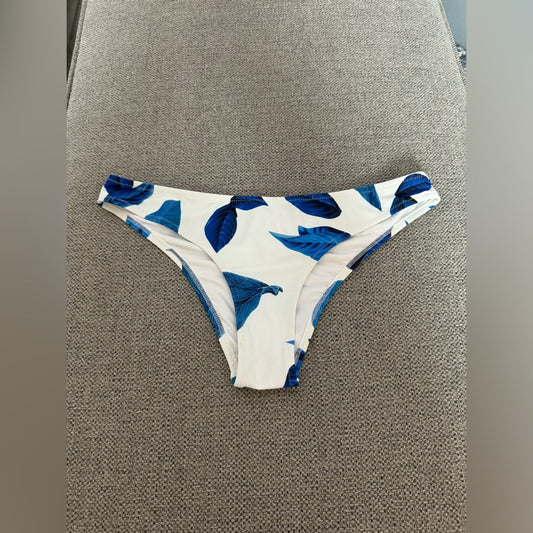 Pre-Owned LG Cupshe White with Blue Leaves Bikini Bottom