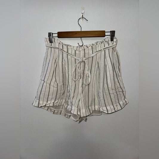 Pre-Owned LG American Eagle Black and White Flowy Shorts