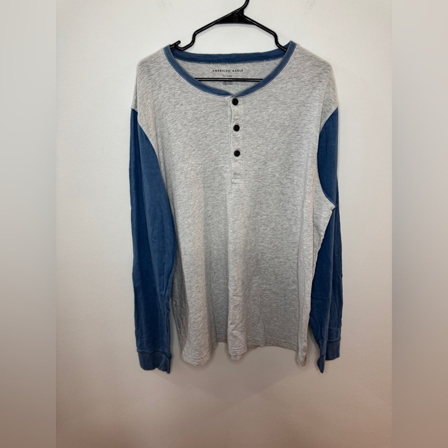 Pre-Owned XL American Eagle Heather Grey and Blue Long Sleeve Henley Shirt