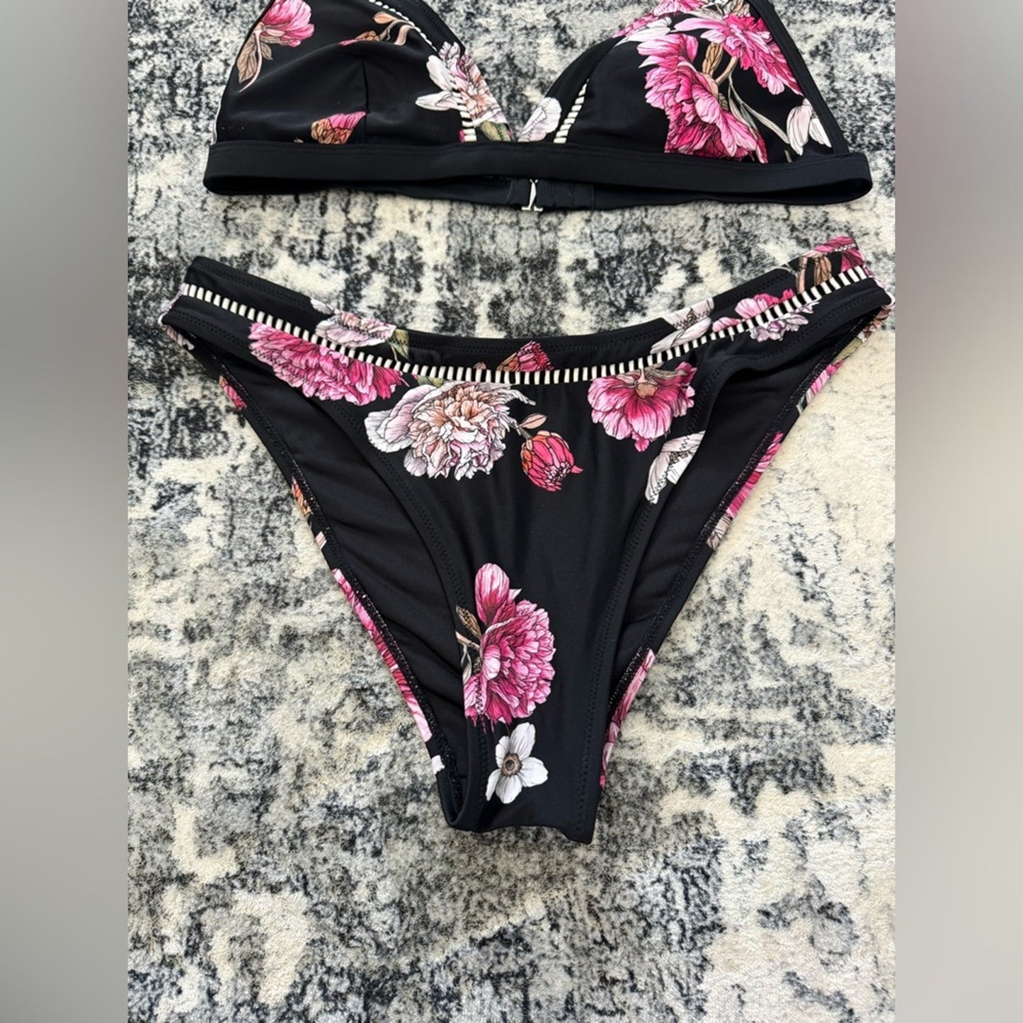 Pre-Owner LG Cupshe Black and Pink Floral Bikini Top and Bottom Set