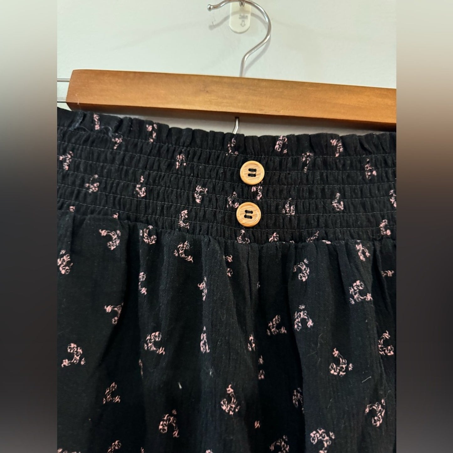 Pre-Owned LG Rue 21 Black Floral Pattern Shorts