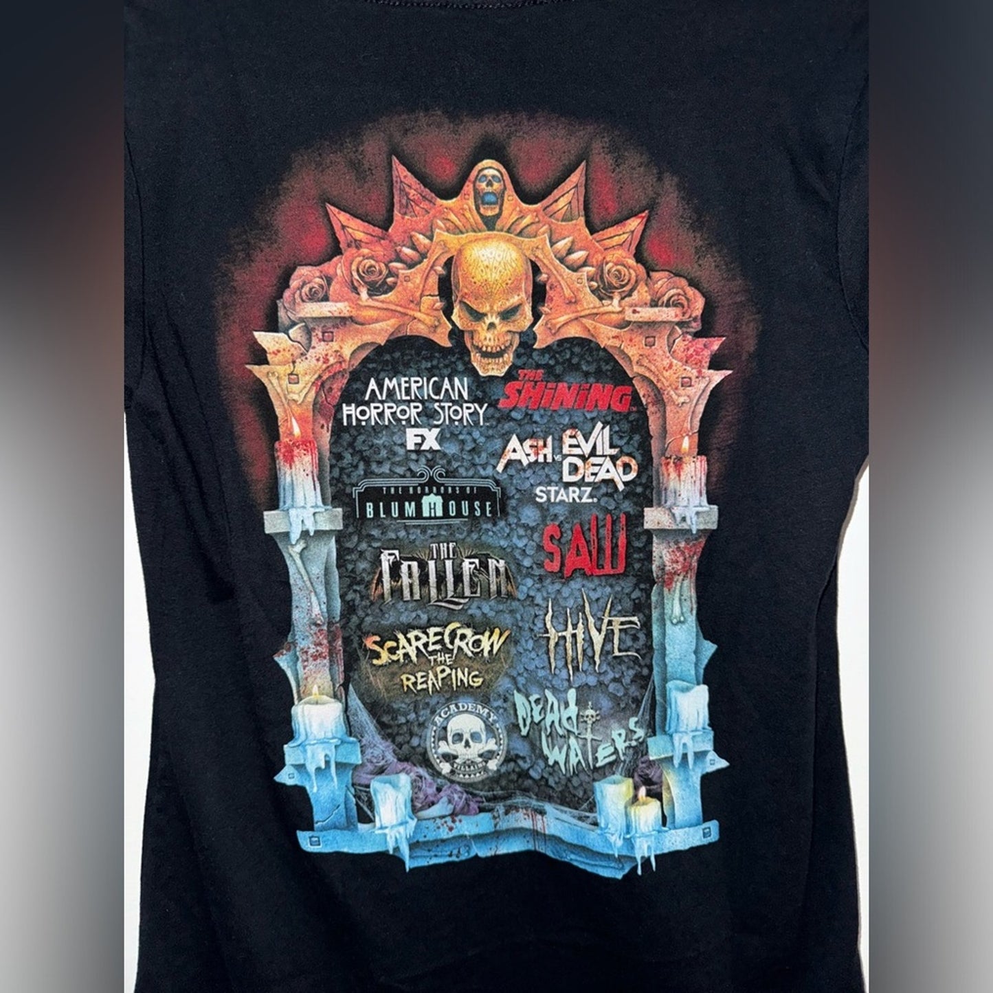 Pre-Owned LG Universal Studios Halloween Horror Night HHN V-Neck 2017 T-Shirt