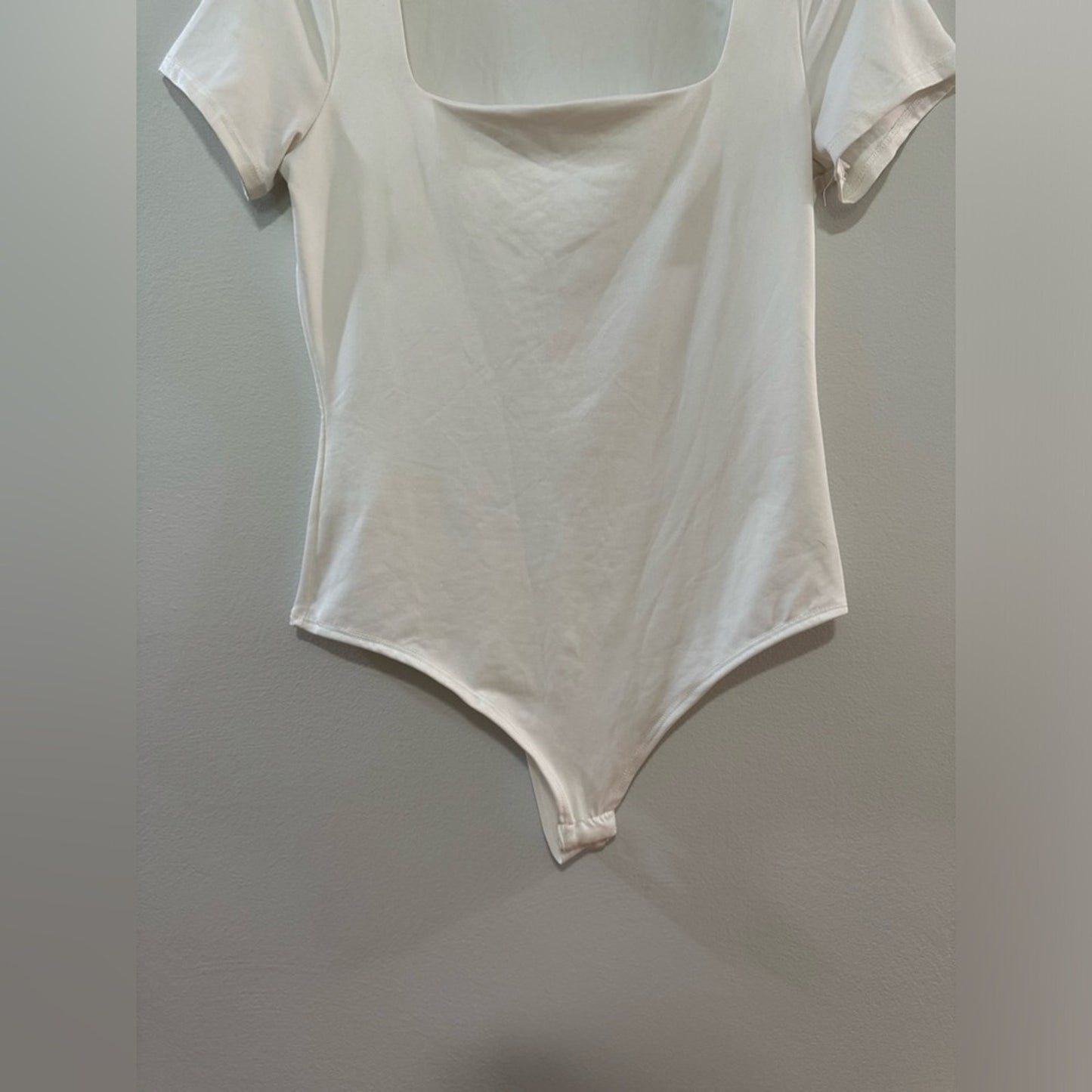 Pre-Owned LG Live in the Moment White Body Suit