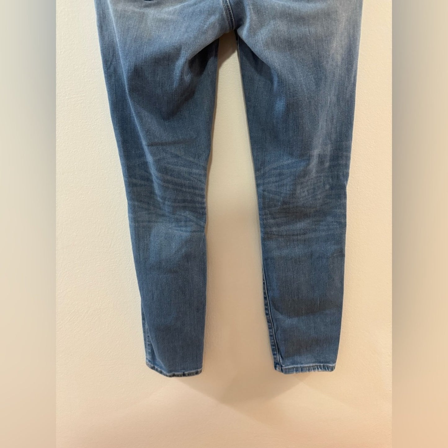 Pre-Owned Size 12 Short American Eagle Light Blue Distressed Jegging Jeans