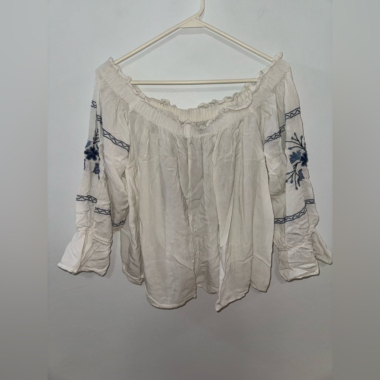 XL American Eagle White Floral Embroidered Off the Shoulder Long Sleeve Top