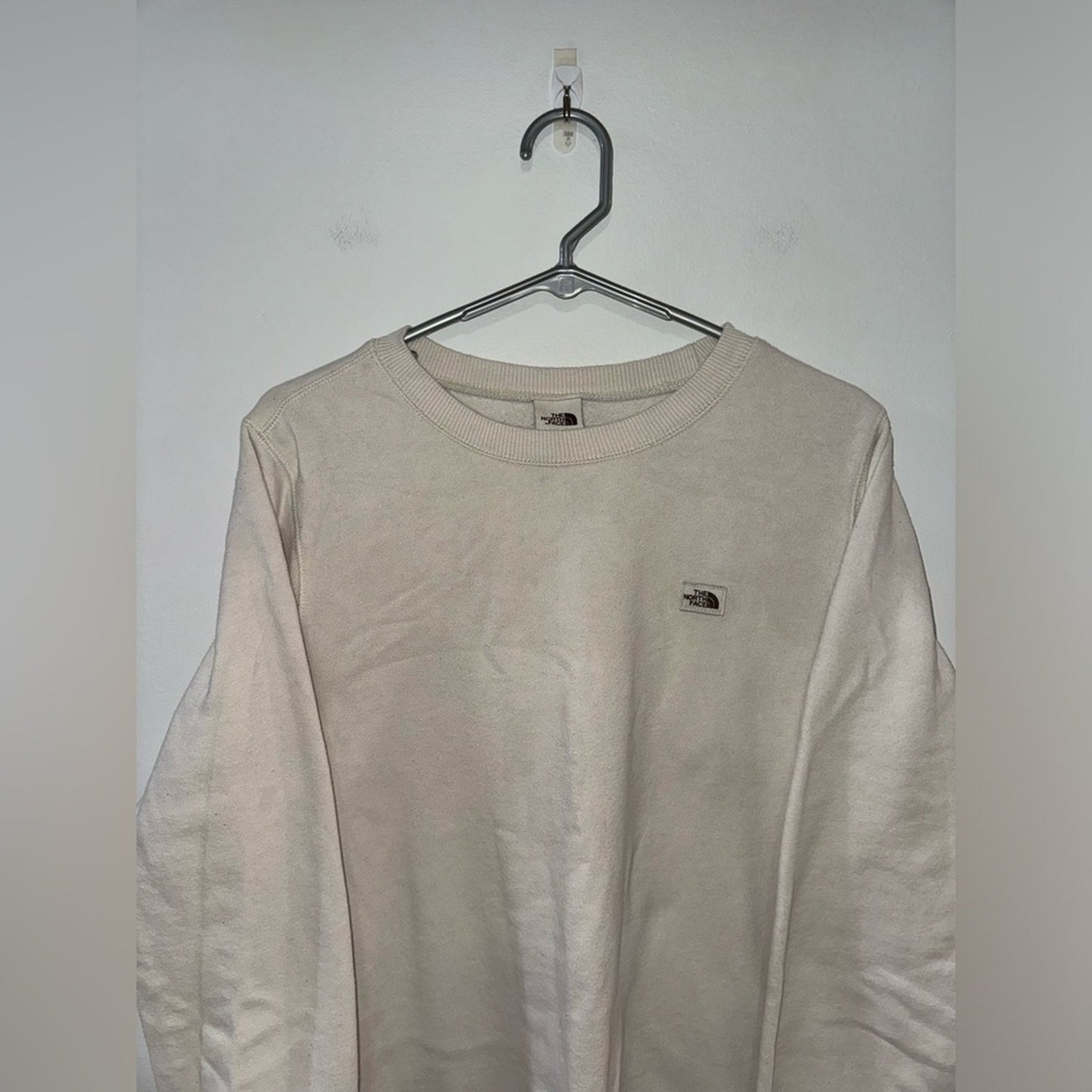 Pre-Owned MD The North Face White Logo Crewneck