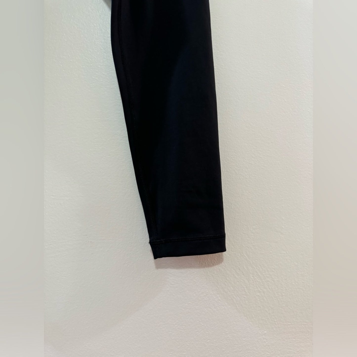 Pre-Owned Size 8 Victoria’s Secret Black Leggings