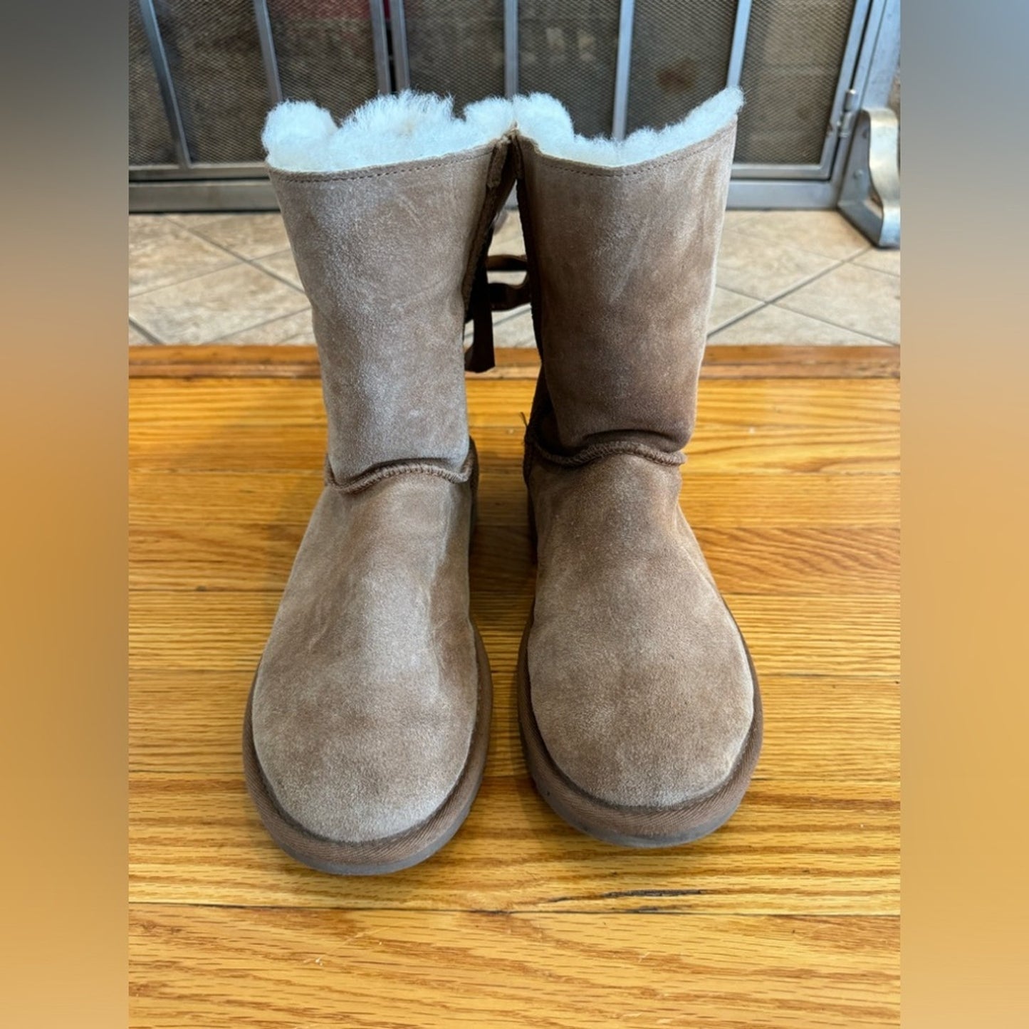 Pre-Owned Size 8 Ugg Customizable Bailey Bow Short Boot