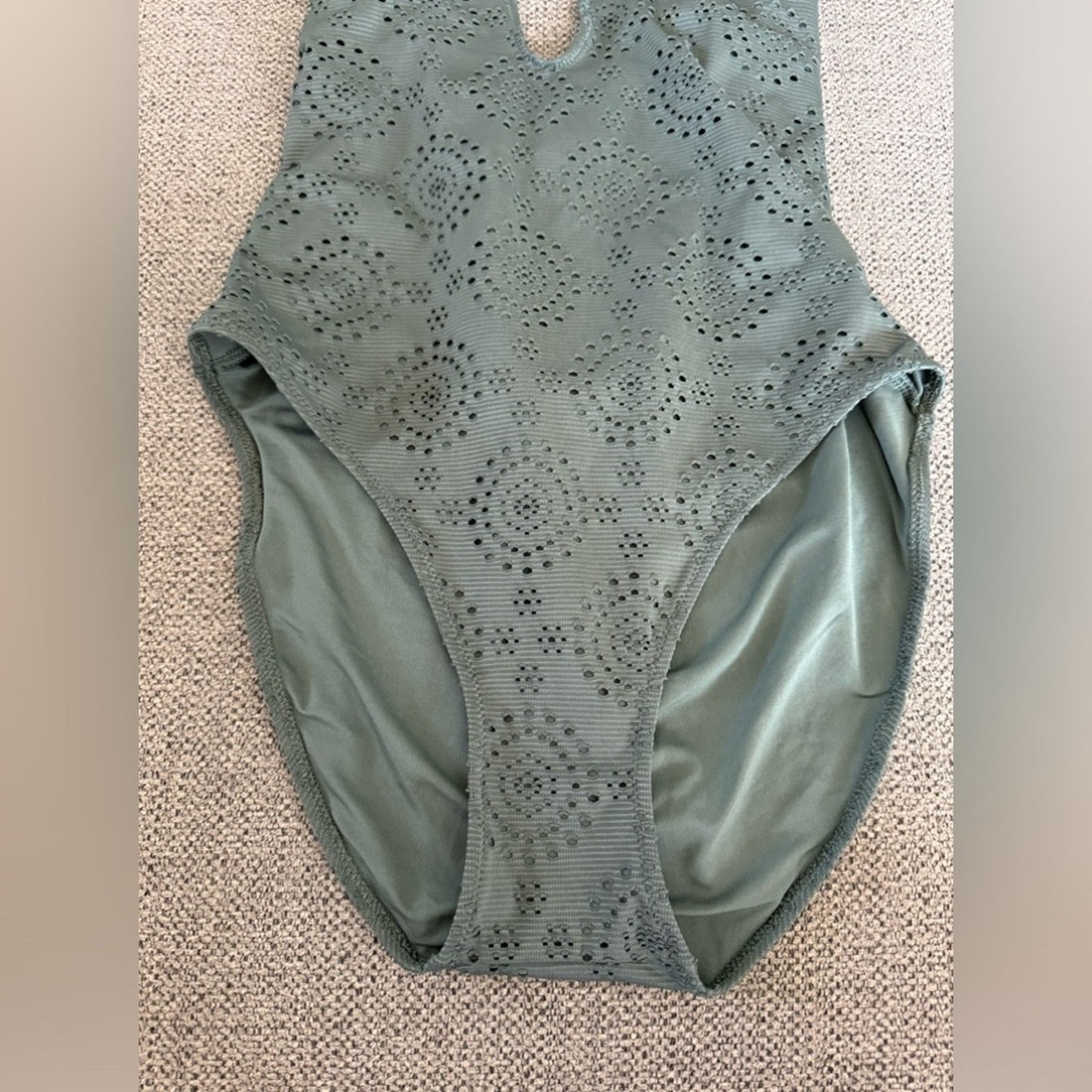 Pre-Owned LG Aerie Green Circle Patter One Piece Swimsuit