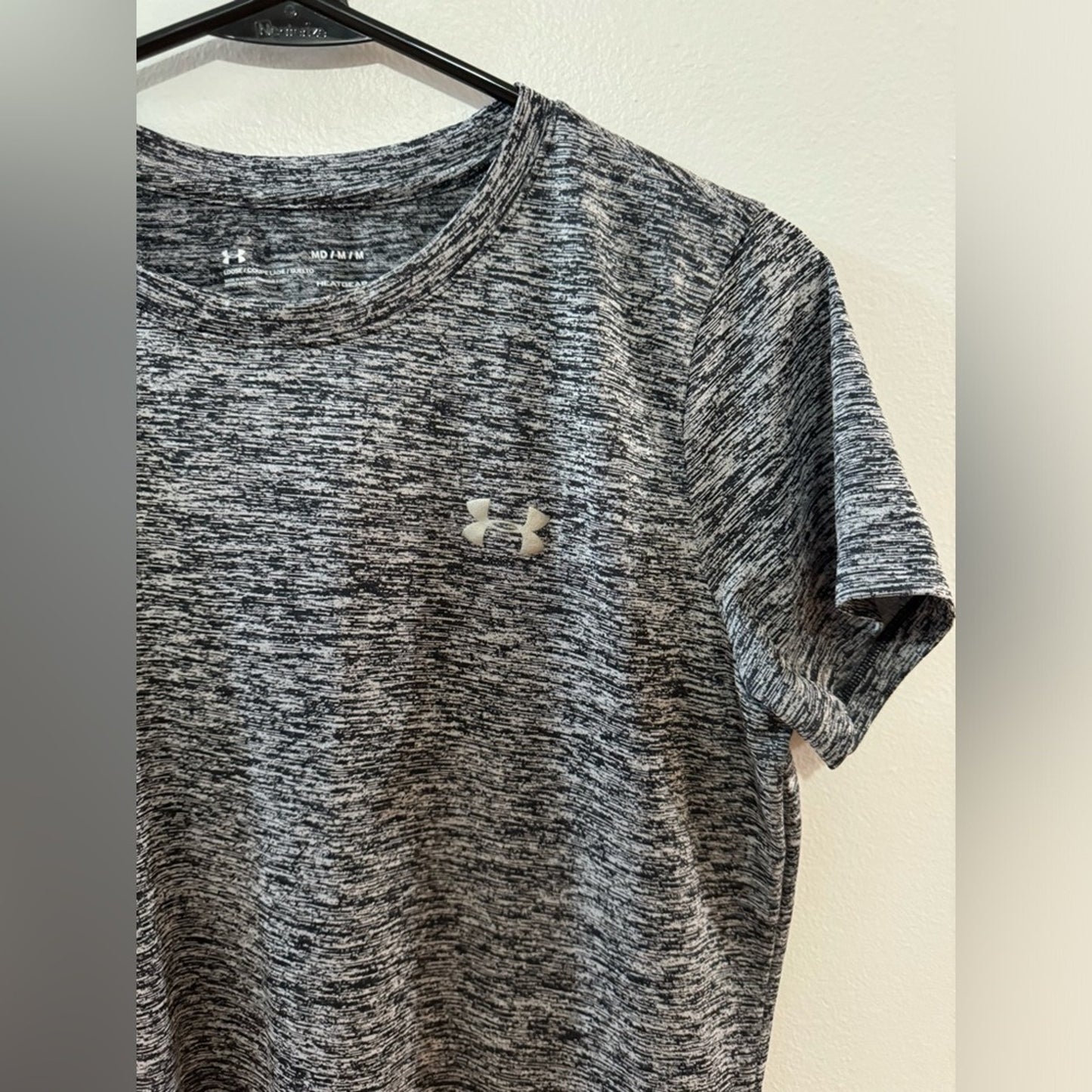 Pre-Owned MD Under Armour Grey/Black Loose T-Shirt