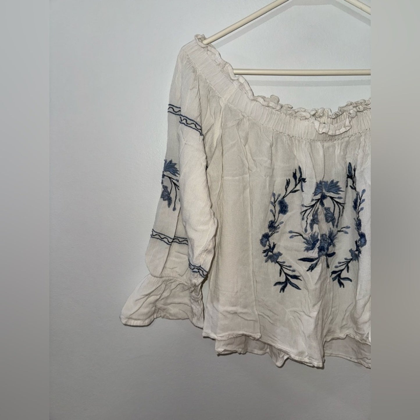 XL American Eagle White Floral Embroidered Off the Shoulder Long Sleeve Top