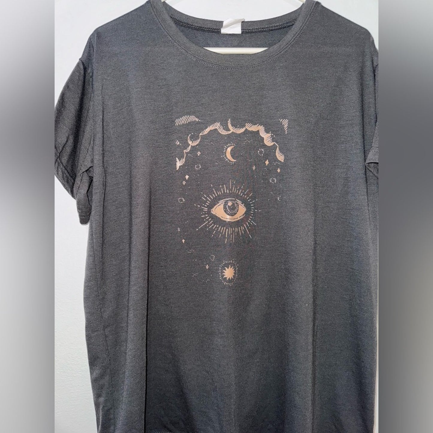 Pre-Owned LG Unbranded Black Eye Astrology Graphic T-Shirt