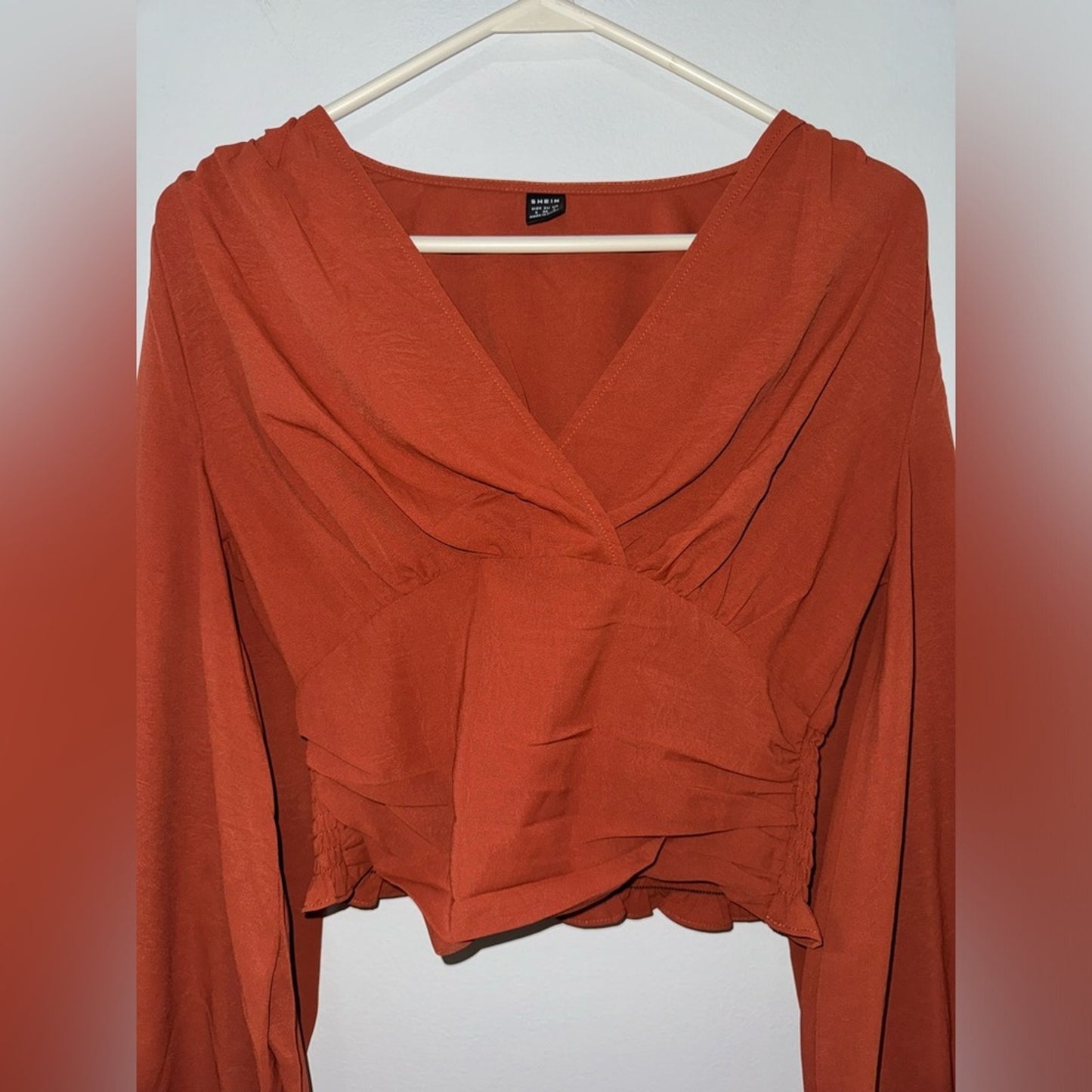 Pre-Owned SM SHEIN Red Flowy Cropped Top