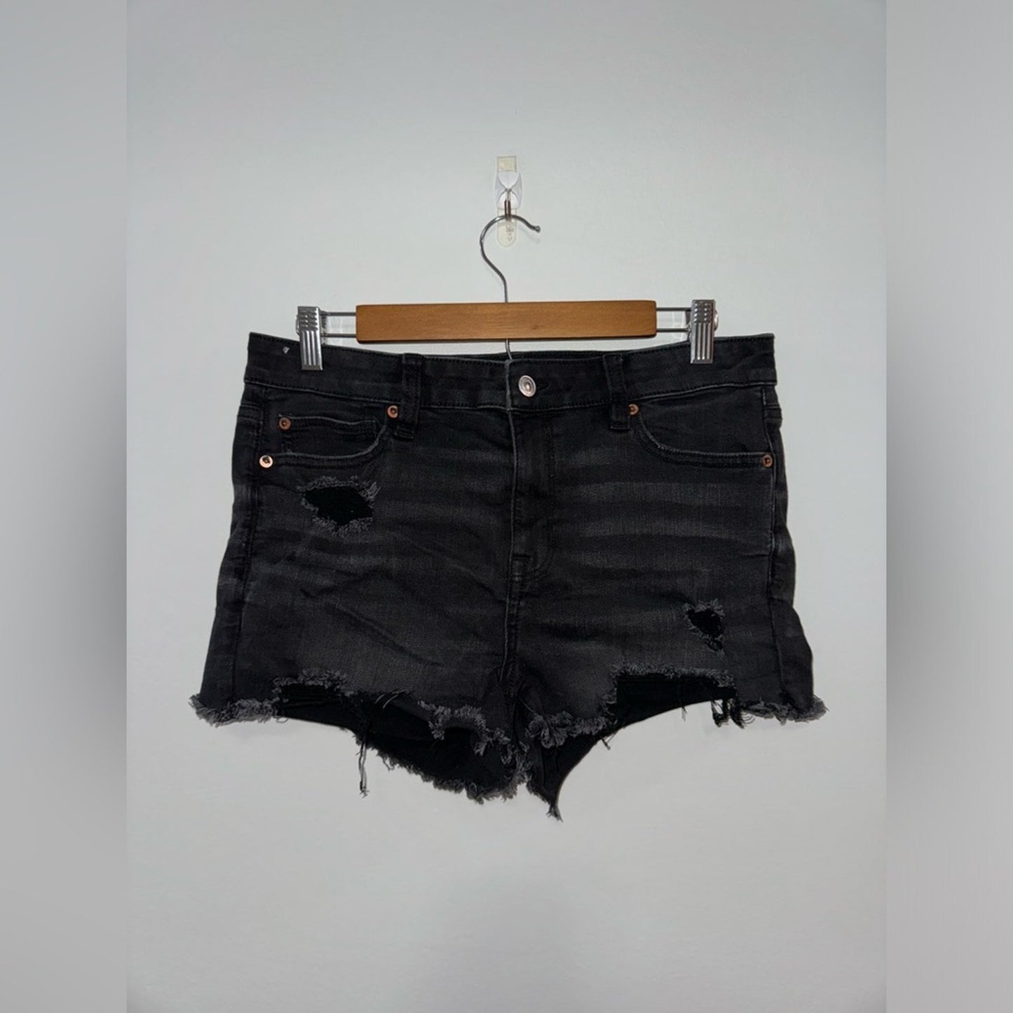 Pre-Owned Size 10 American Eagle High Rise Shortie Black Distressed Jean Short