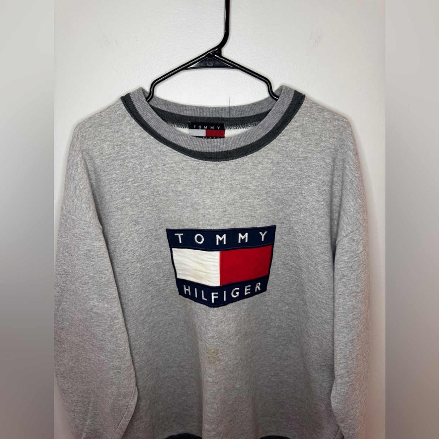 Pre-Owned XL Tommy Hilfiger Light Heather Grey Logo Patch Vintage Crewneck