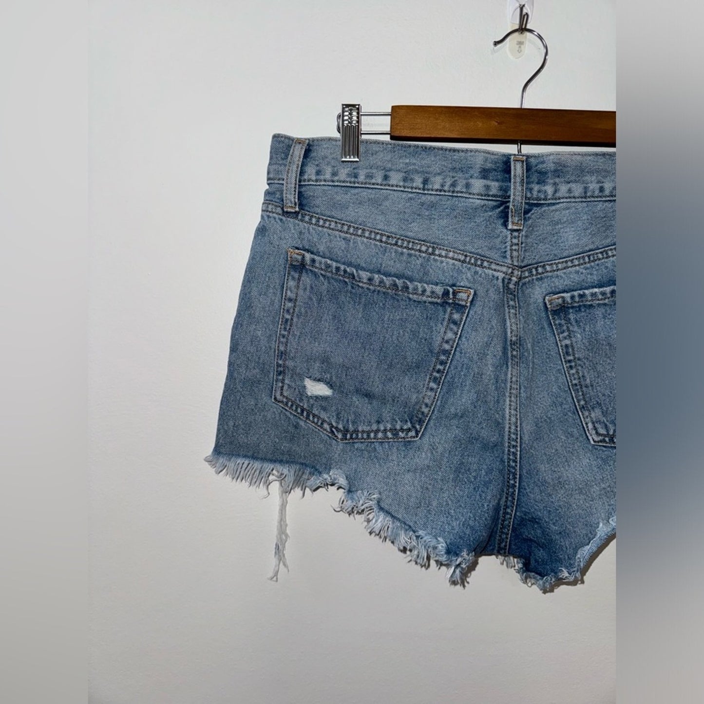 Pre-Owned Size 10 Aeropostale Blue Distressed Boyfriend Jean Shorts