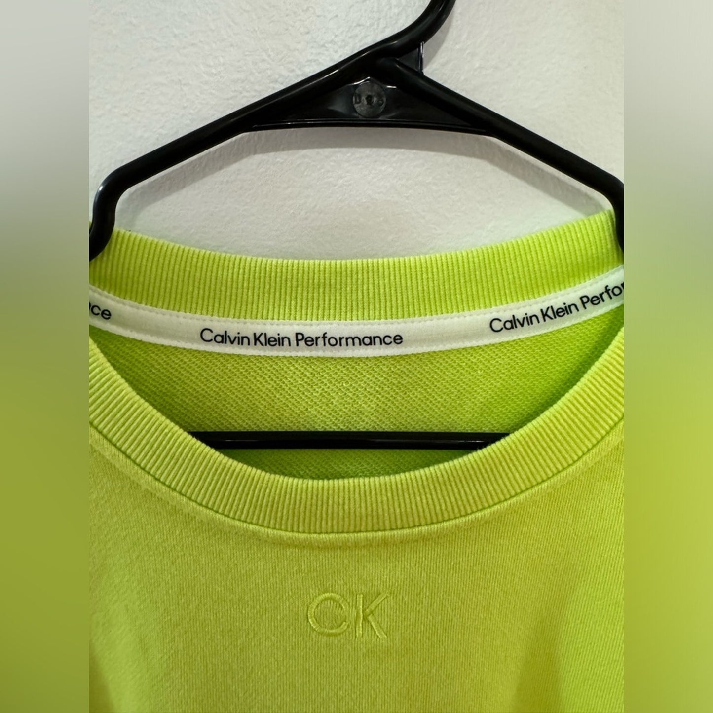 Pre-Owned Calvin Klein Yellow Cropped Crewneck