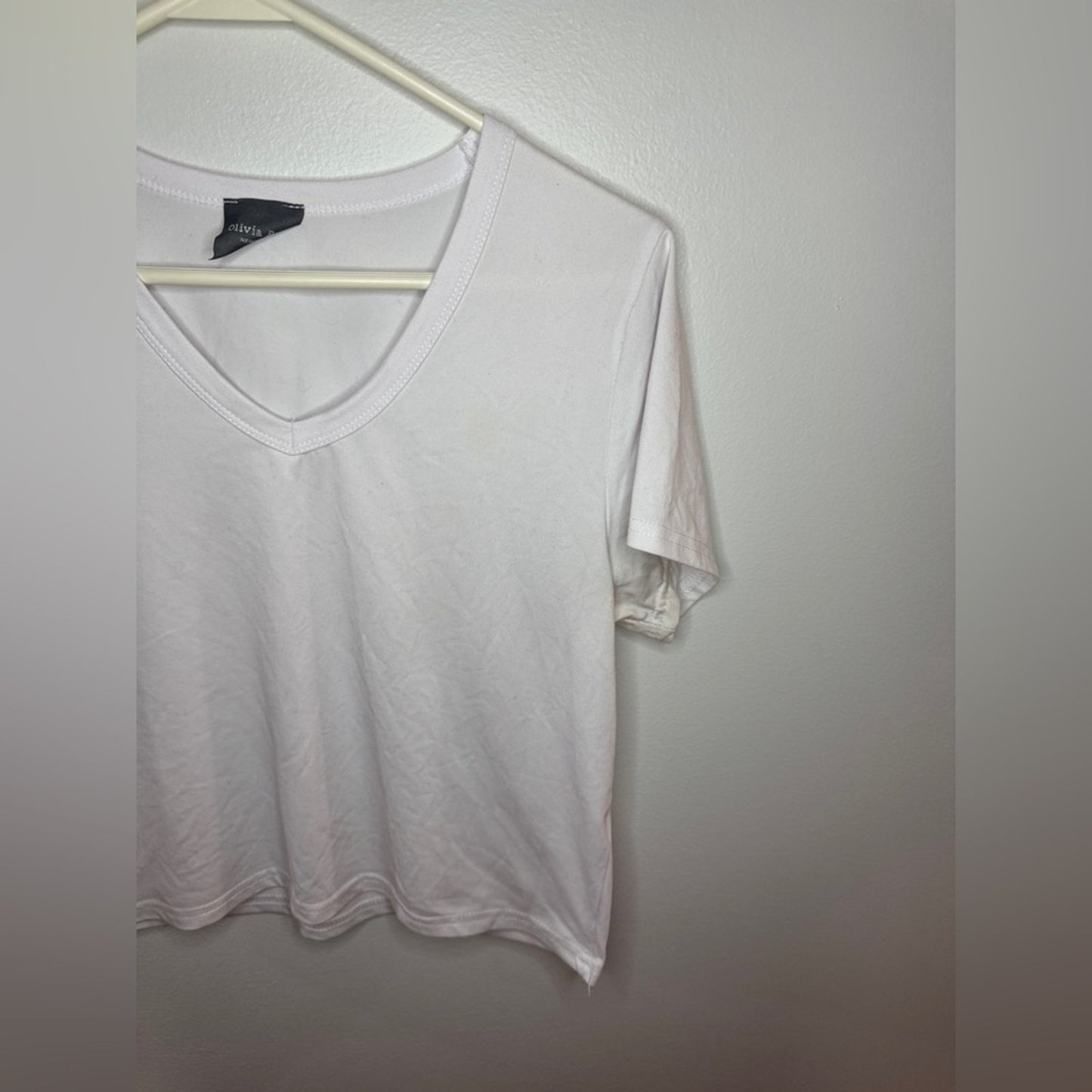 Pre-Owned MD Olivia Rae White Vneck T-shirt