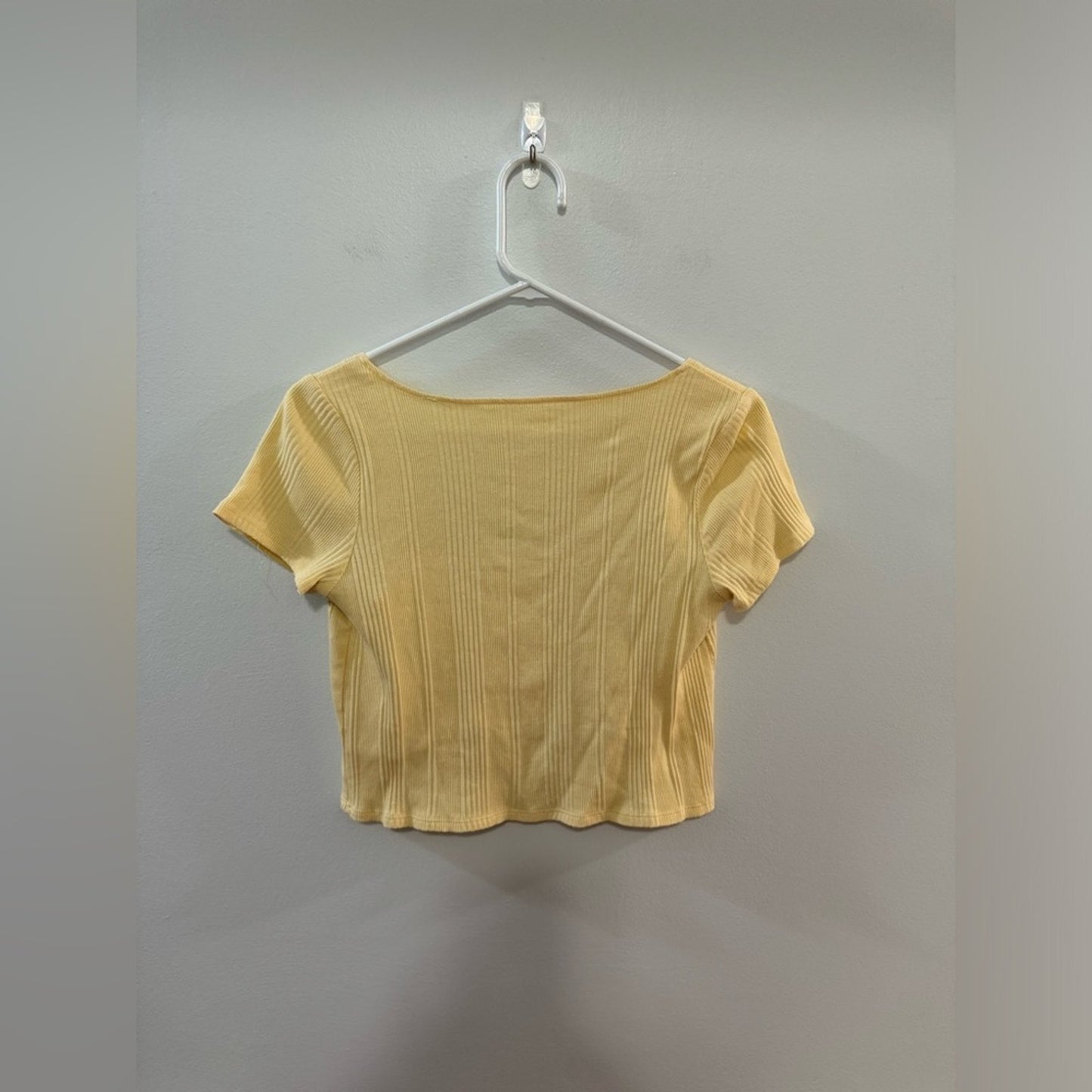 Pre-Owned MD Pac Yellow Two Piece Cropped Short Sleeve Shirt and Cami