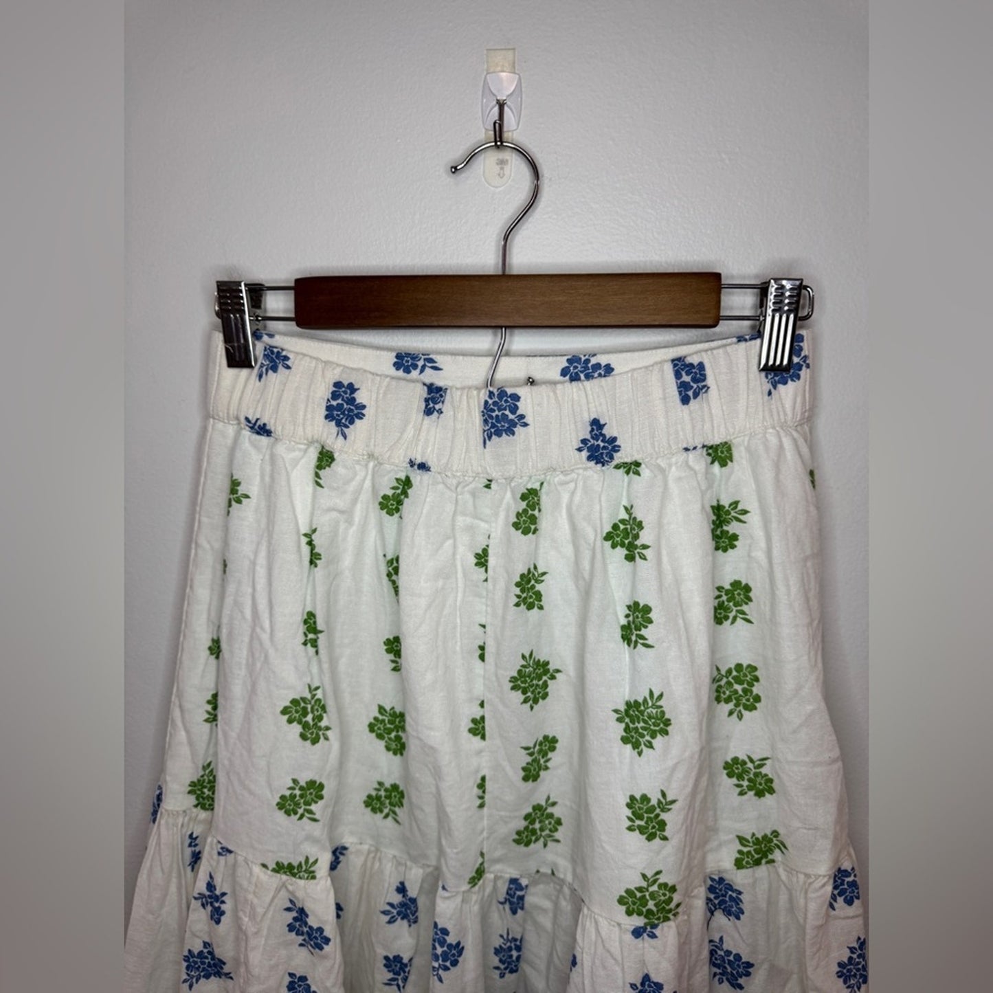 BNWOT SM American Eagle White with Blue and Green Flowers Long Skirt