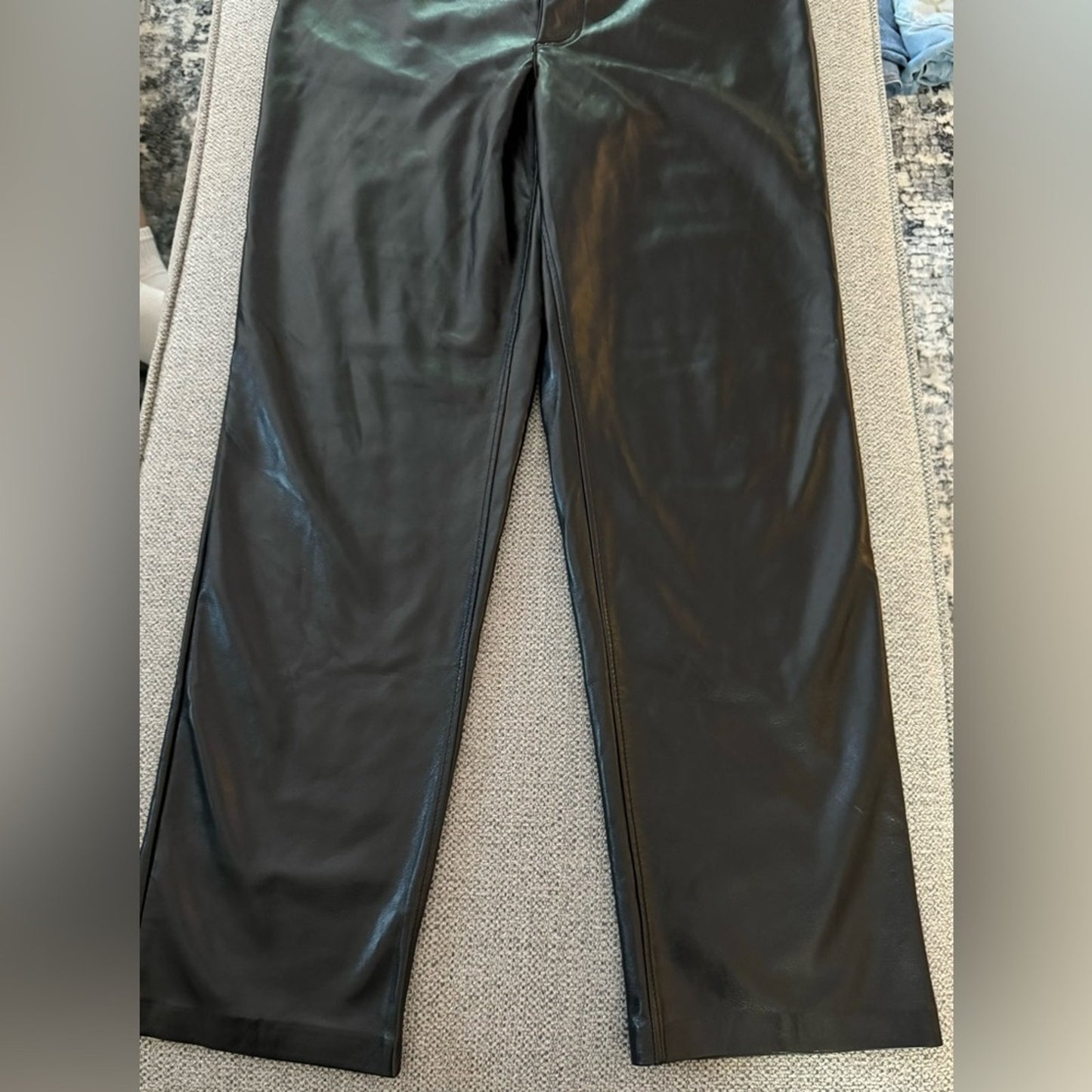 Pre-Owned Size 8 Joie Black Pleather Pants