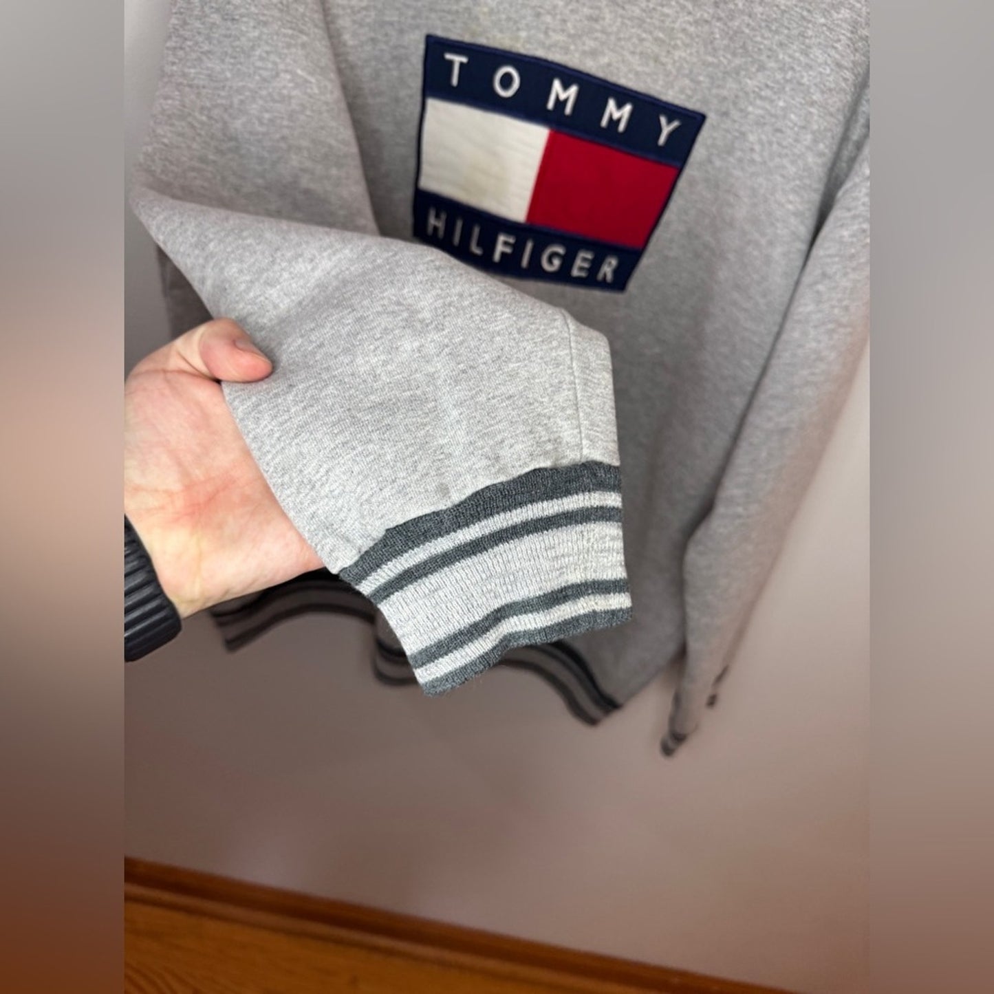 Pre-Owned XL Tommy Hilfiger Light Heather Grey Logo Patch Vintage Crewneck