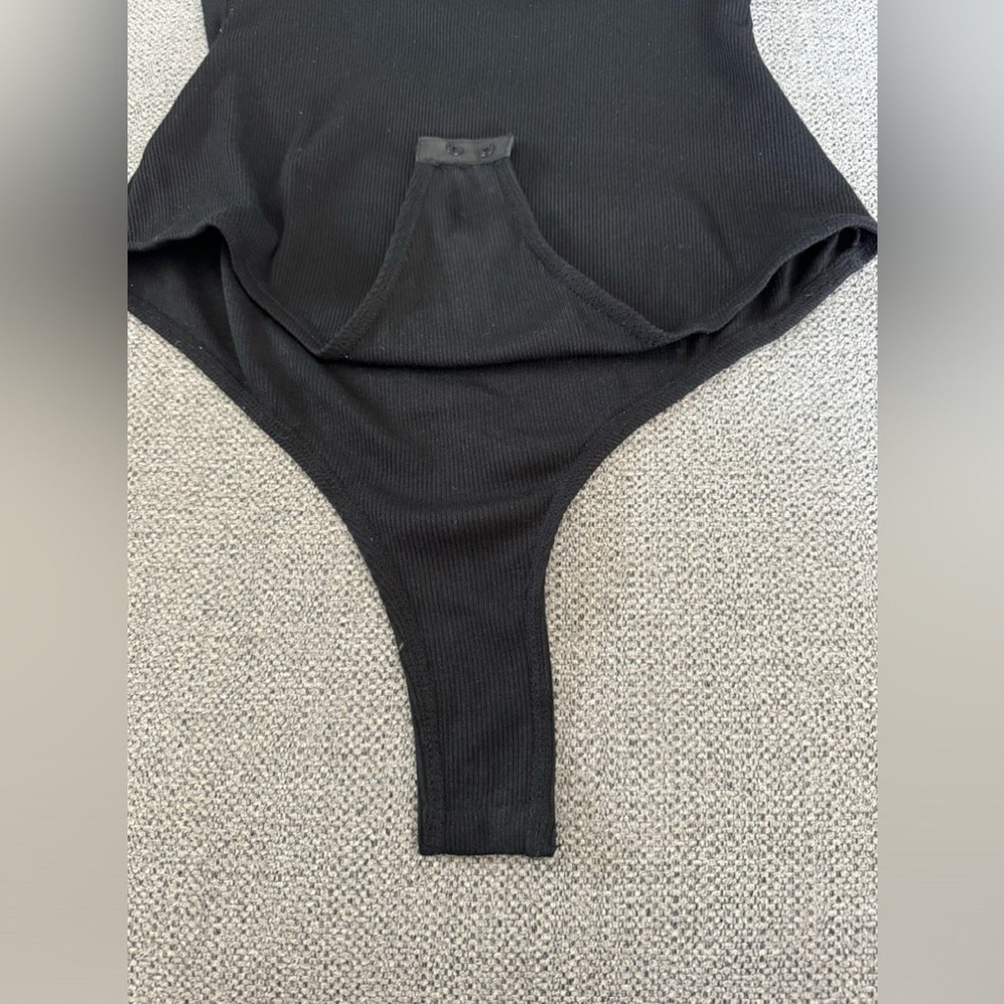 Pre-Owned MD Lizzie’s Boutique Black Ribbed Ostrich Feather Bodysuit