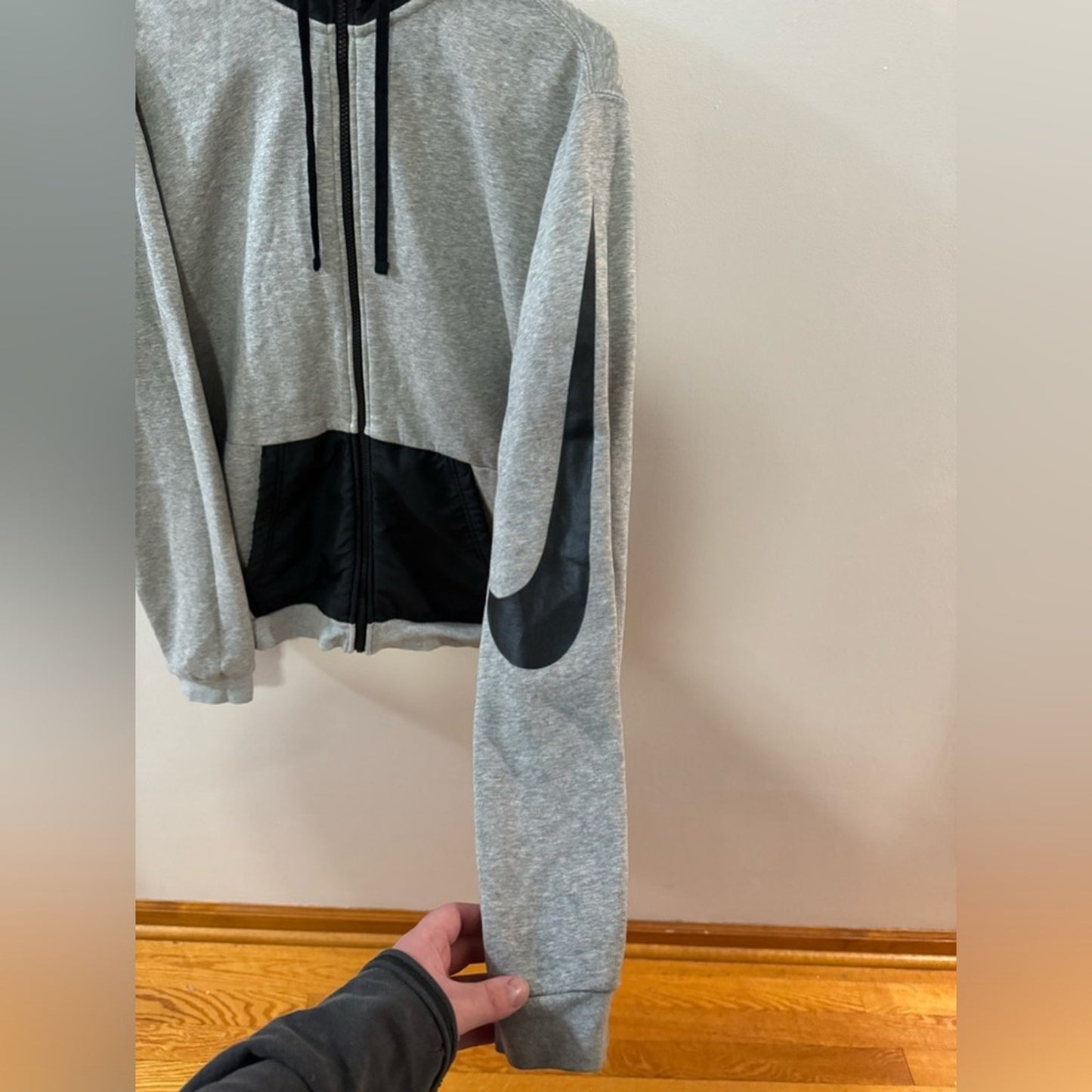 Pre-Owned LG Nike Grey/Black Contrast Zip-Up Hoodie