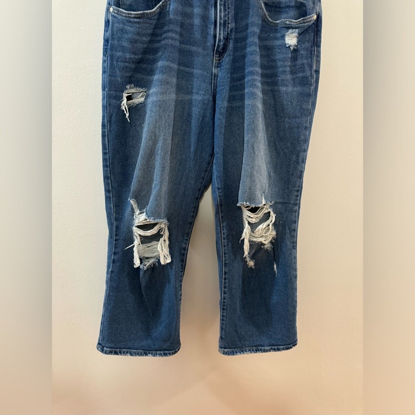 Pre-Owned Size 11 Rewash Brand High Rise Distressed Blue Jeans