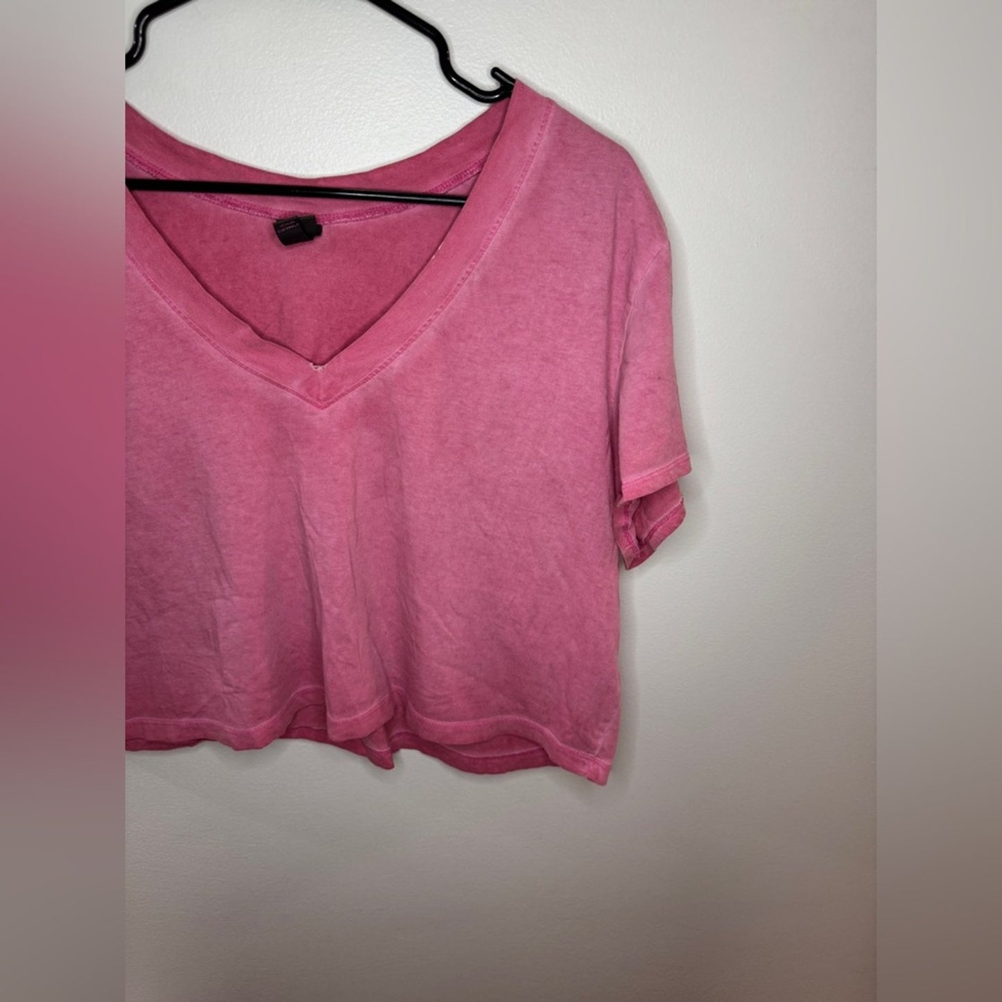 Pre-Owned XL Wild Fable Pink V-Neck Cropped T-Shirt