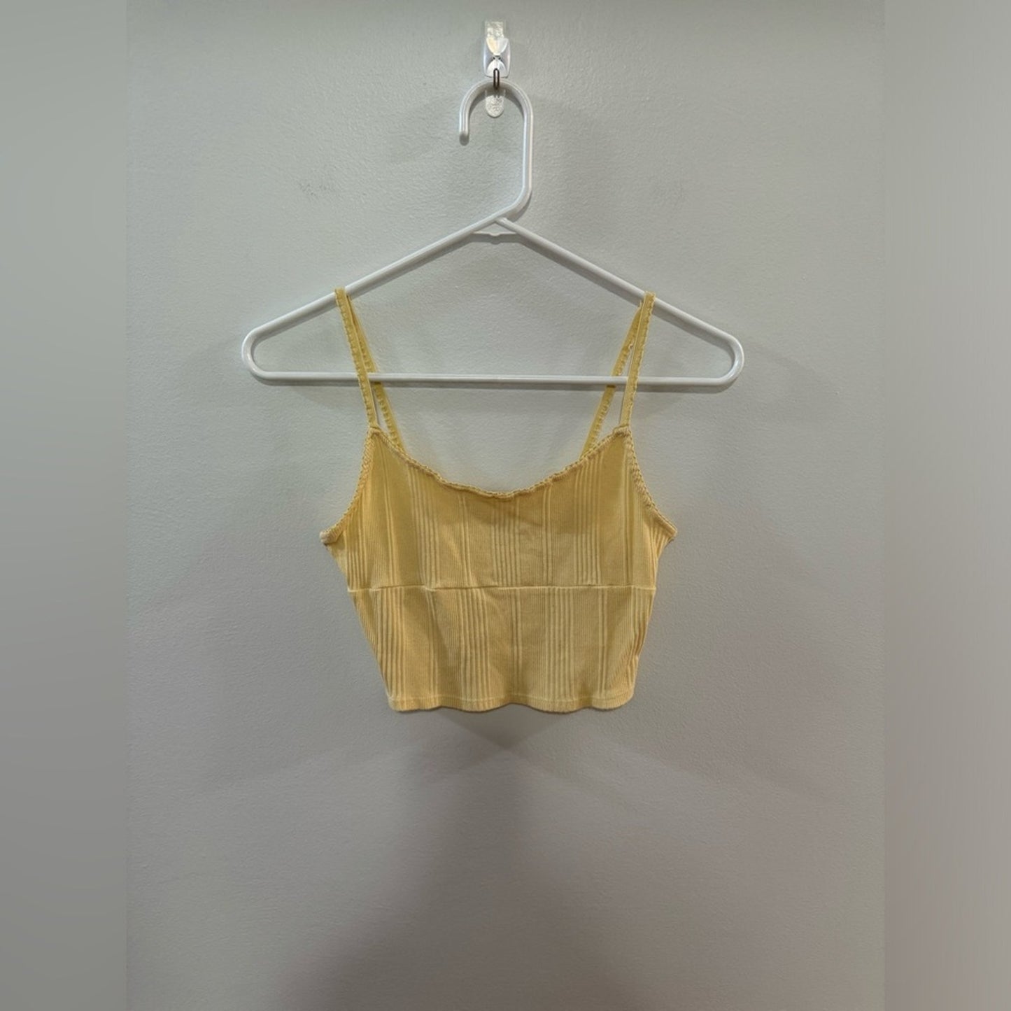 Pre-Owned MD Pac Yellow Two Piece Cropped Short Sleeve Shirt and Cami