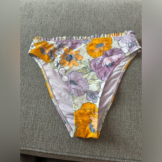 Pre- Owned MD Cupshe Cream/Floral Bikini Bottoms