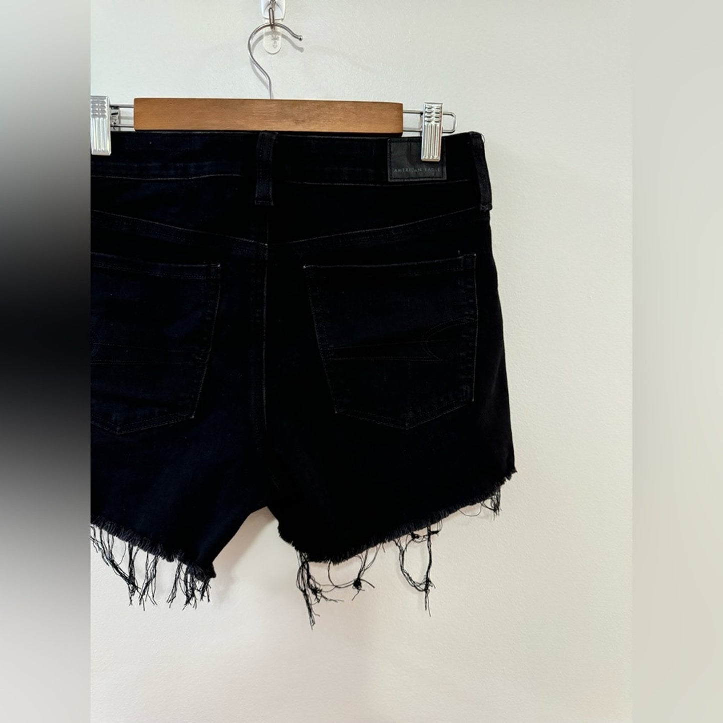 Pre-Owned Size 6 American Eagle Black Distressed Hi-Rise Shortie Jean Shorts