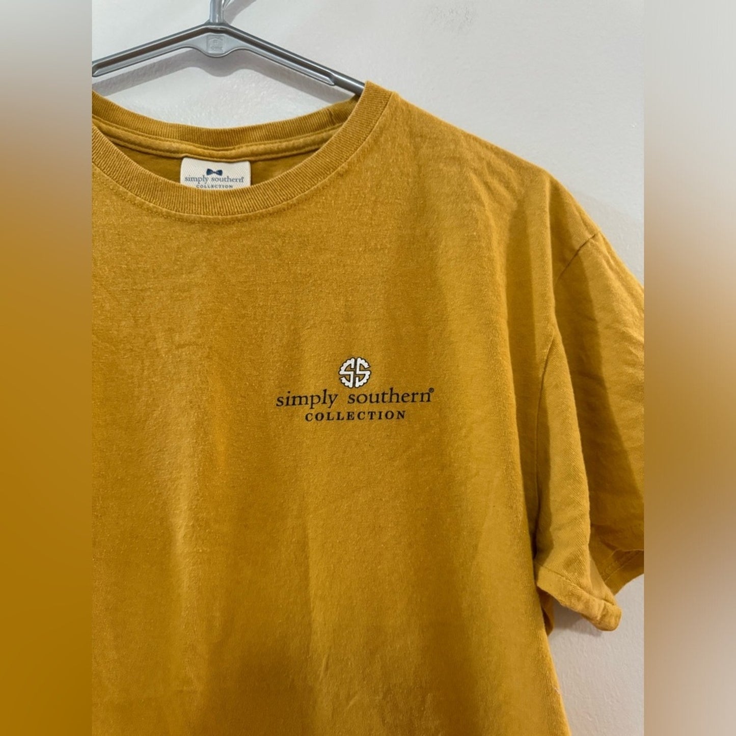 Pre-Owned MD Simply Southern Gold “Don’t let anyone dull your sunshine” T-Shirt