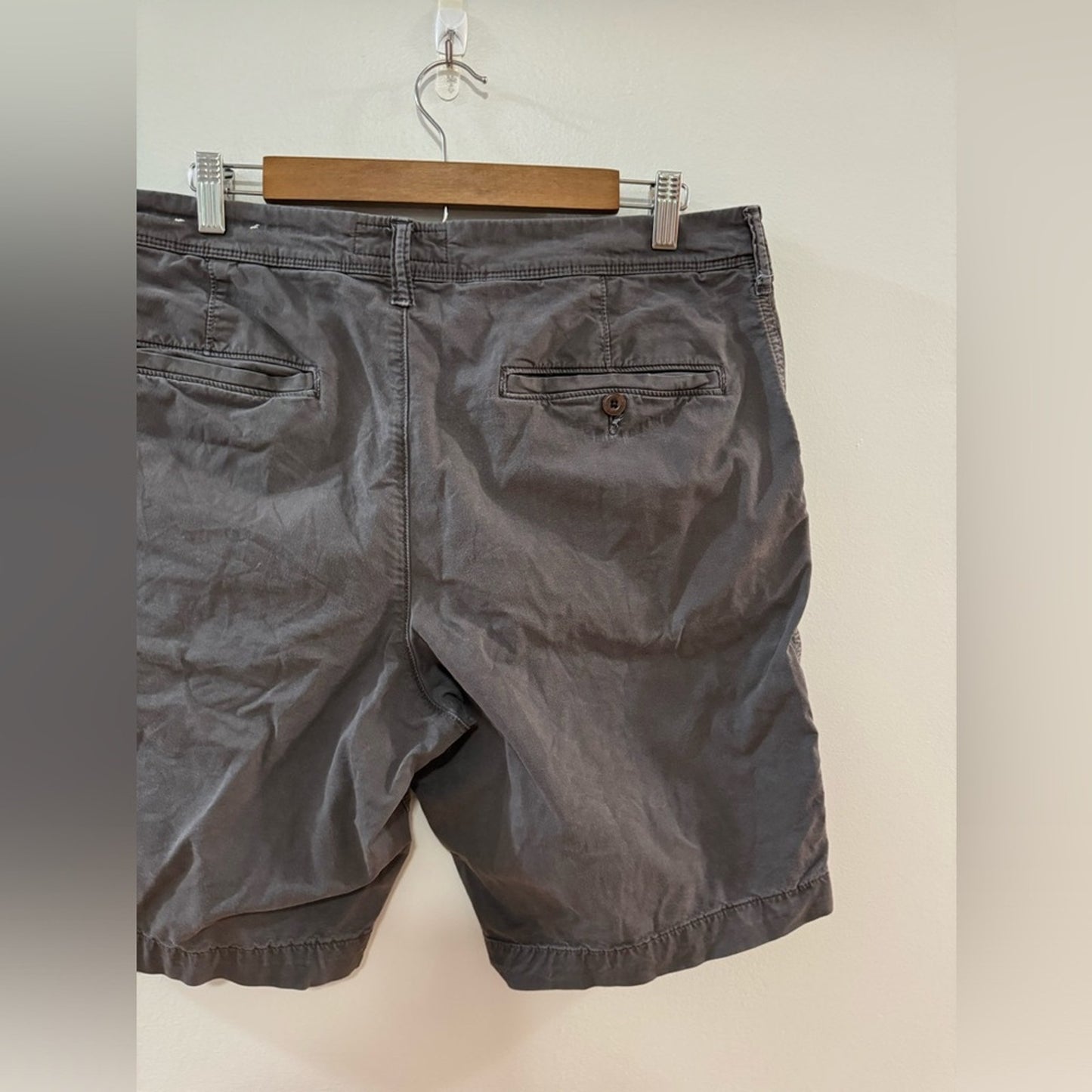 Pre-Owned Size 34 American Eagle Classic Fit Shorts