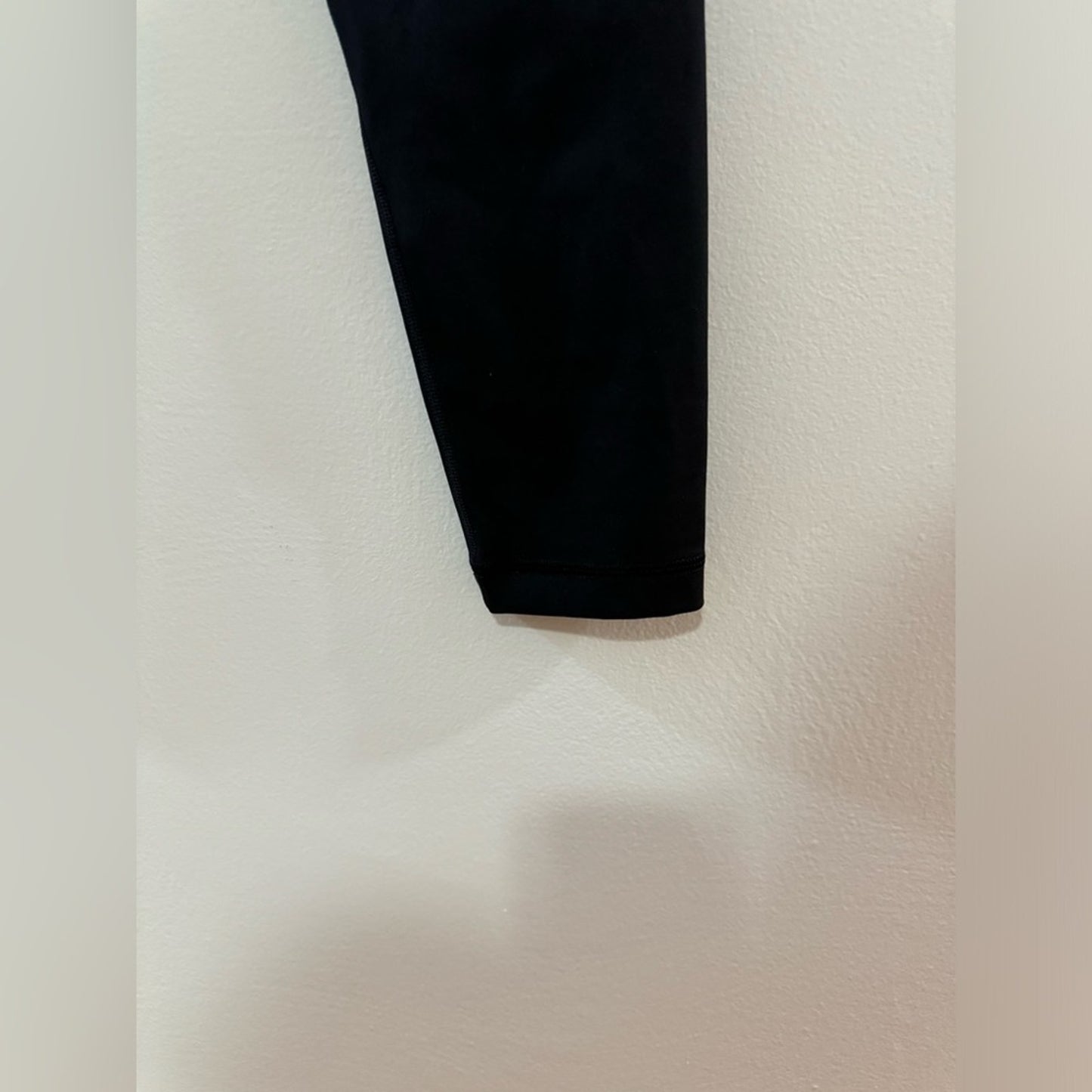 Pre-Owned Size 8 Victoria’s Secret Black Leggings