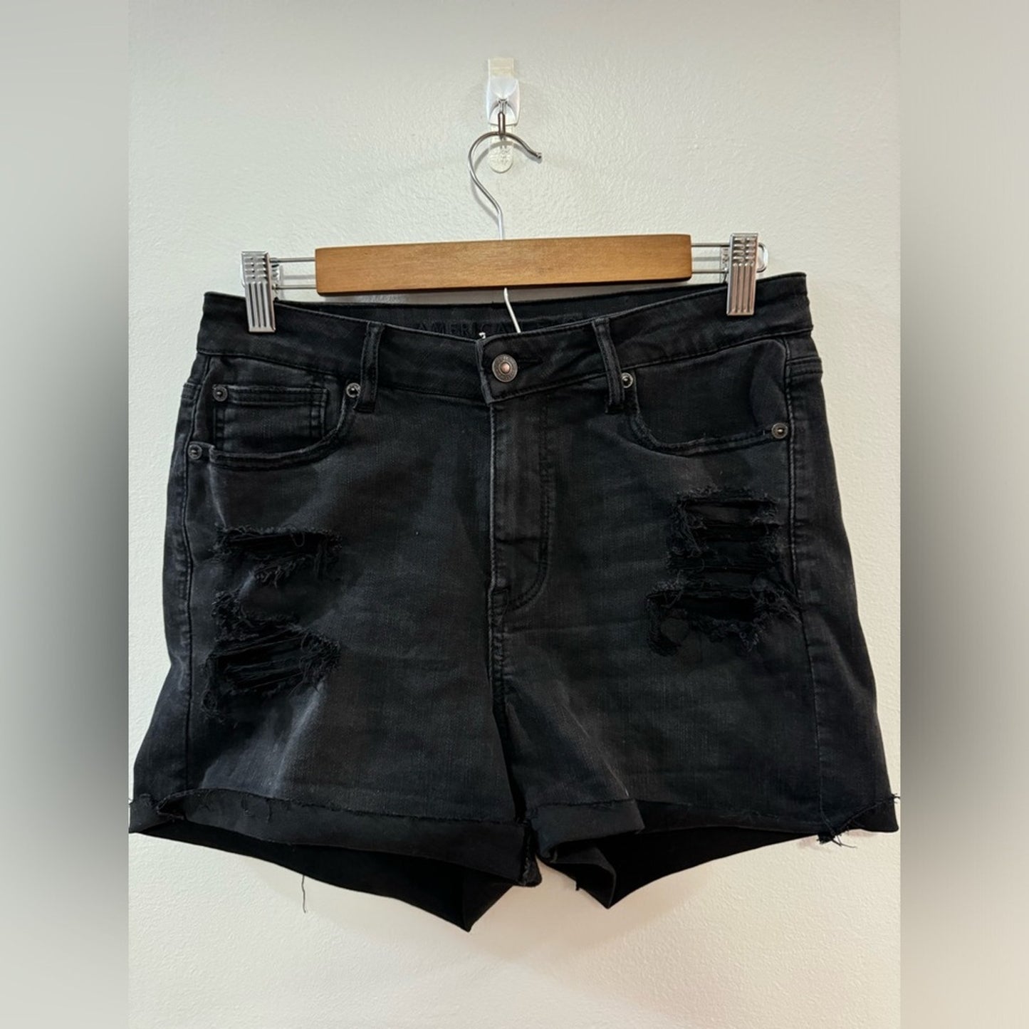 Pre-Owned Size 10 American Eagle Hi-Rise Shortie Black Distressed Jean Shorts