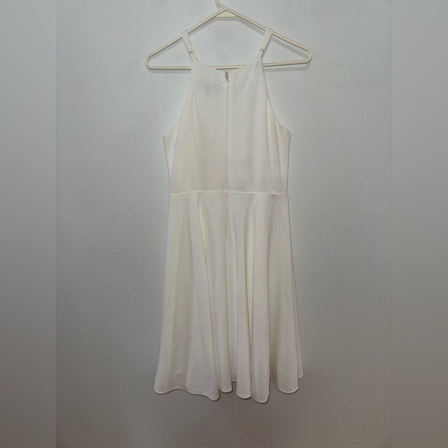 Pre-Owned MD Lulus White Flowy Dress