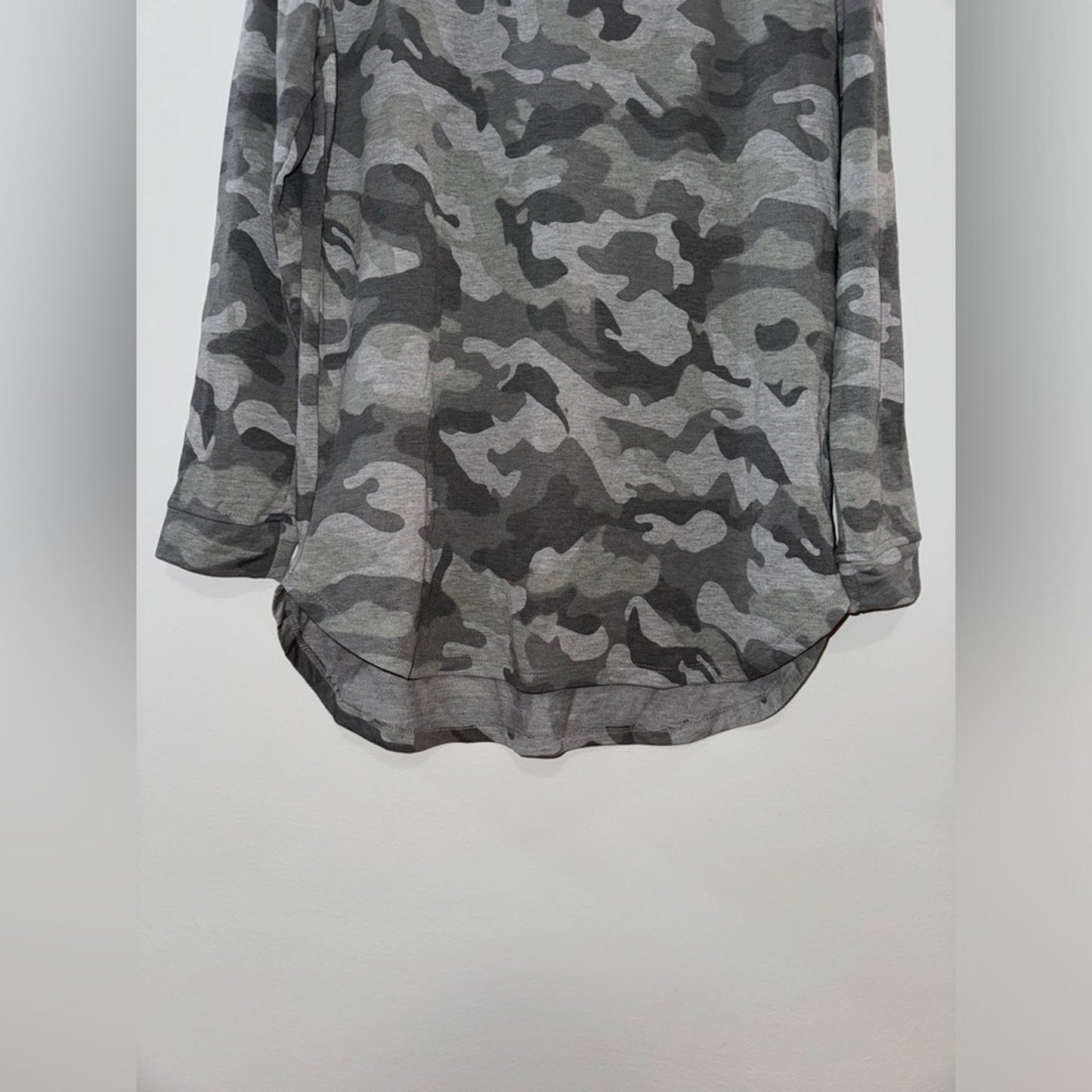 NWT MD Jane and Delancey Camo Scalloped Hem Long Sleeve Shirt