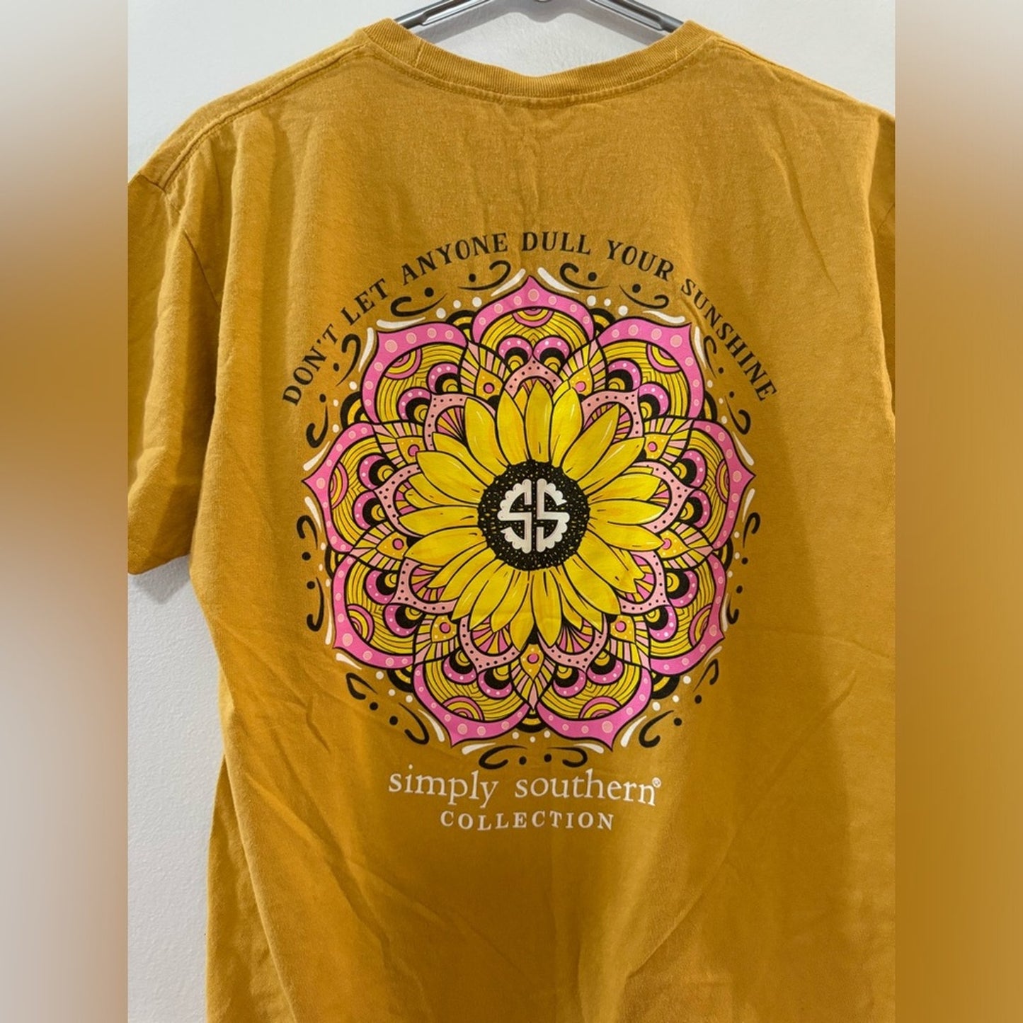 Pre-Owned MD Simply Southern Gold “Don’t let anyone dull your sunshine” T-Shirt