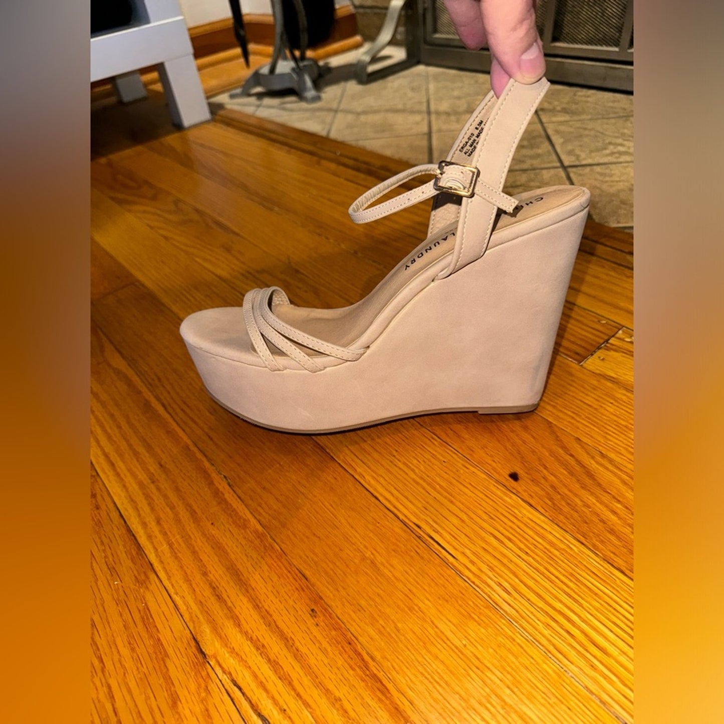 Pre-Owned Size 8.5W Chinese Laundry Grey Strappy Suede Wedges