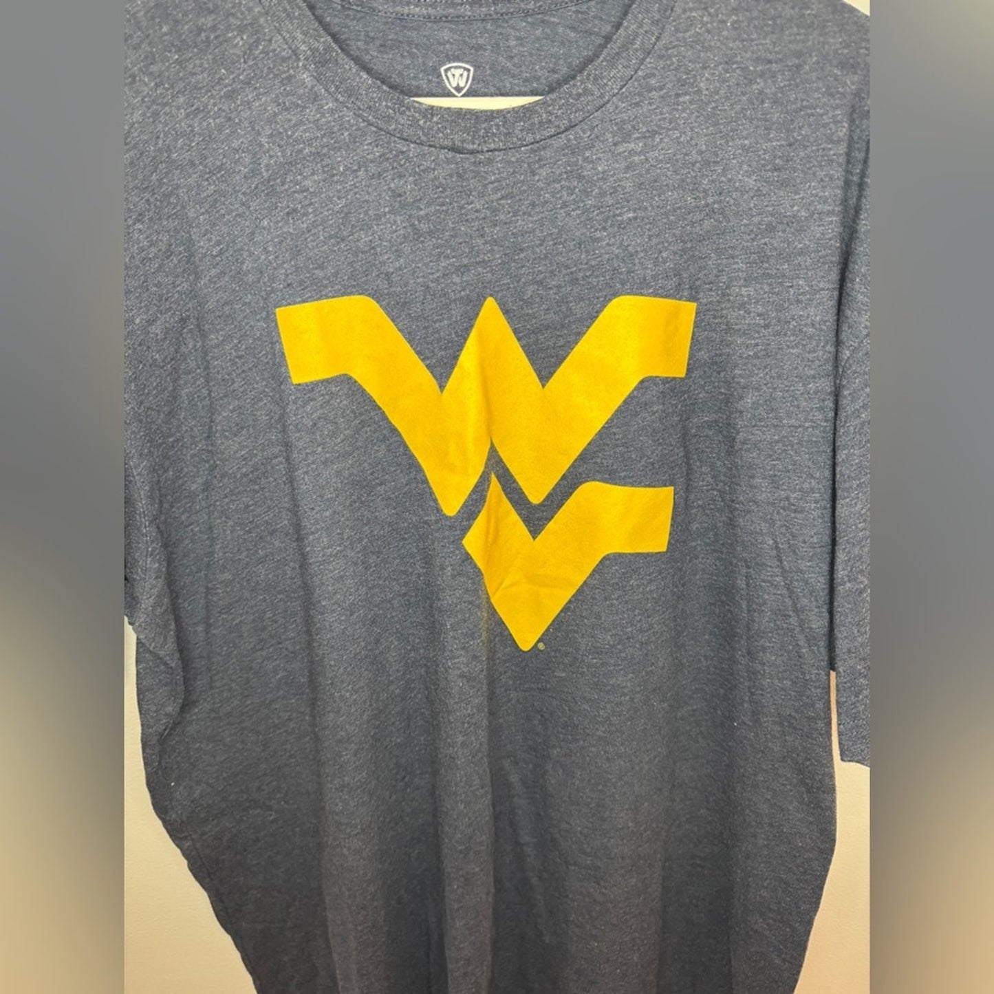 Pre-Owned XXL WVU West Virginia University Blue and Gold T-Shirt