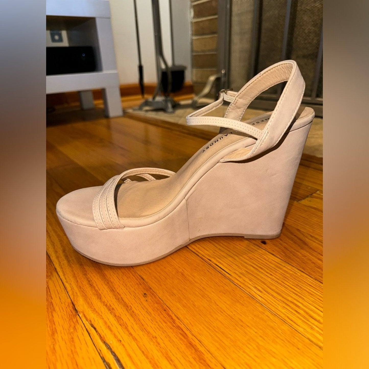 Pre-Owned Size 8.5W Chinese Laundry Grey Strappy Suede Wedges