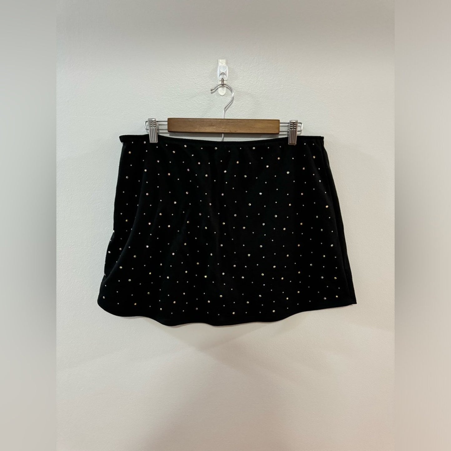 Pre-Owned LG Wild Fable Black Rhinestoned Skort