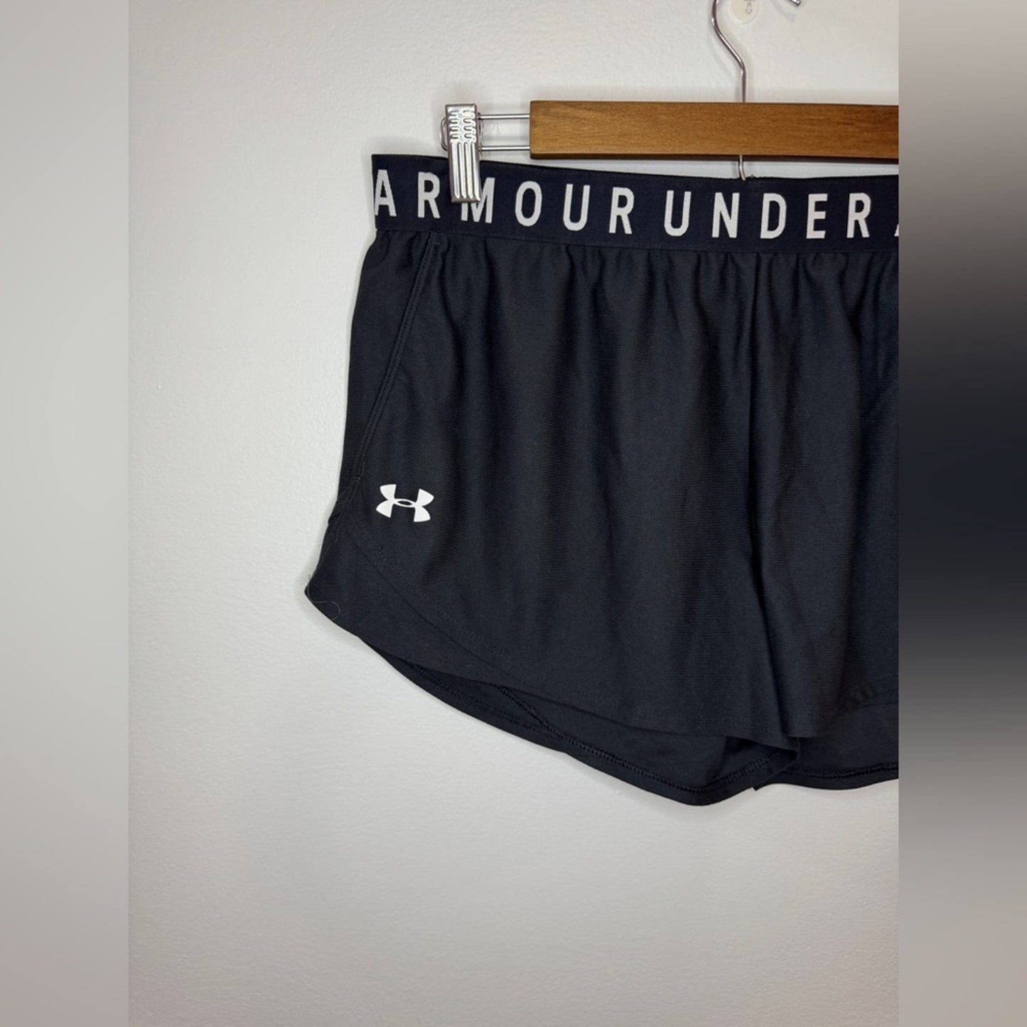 Pre-Owned LG Under Armour Black Loose Fit Athletic Shorts