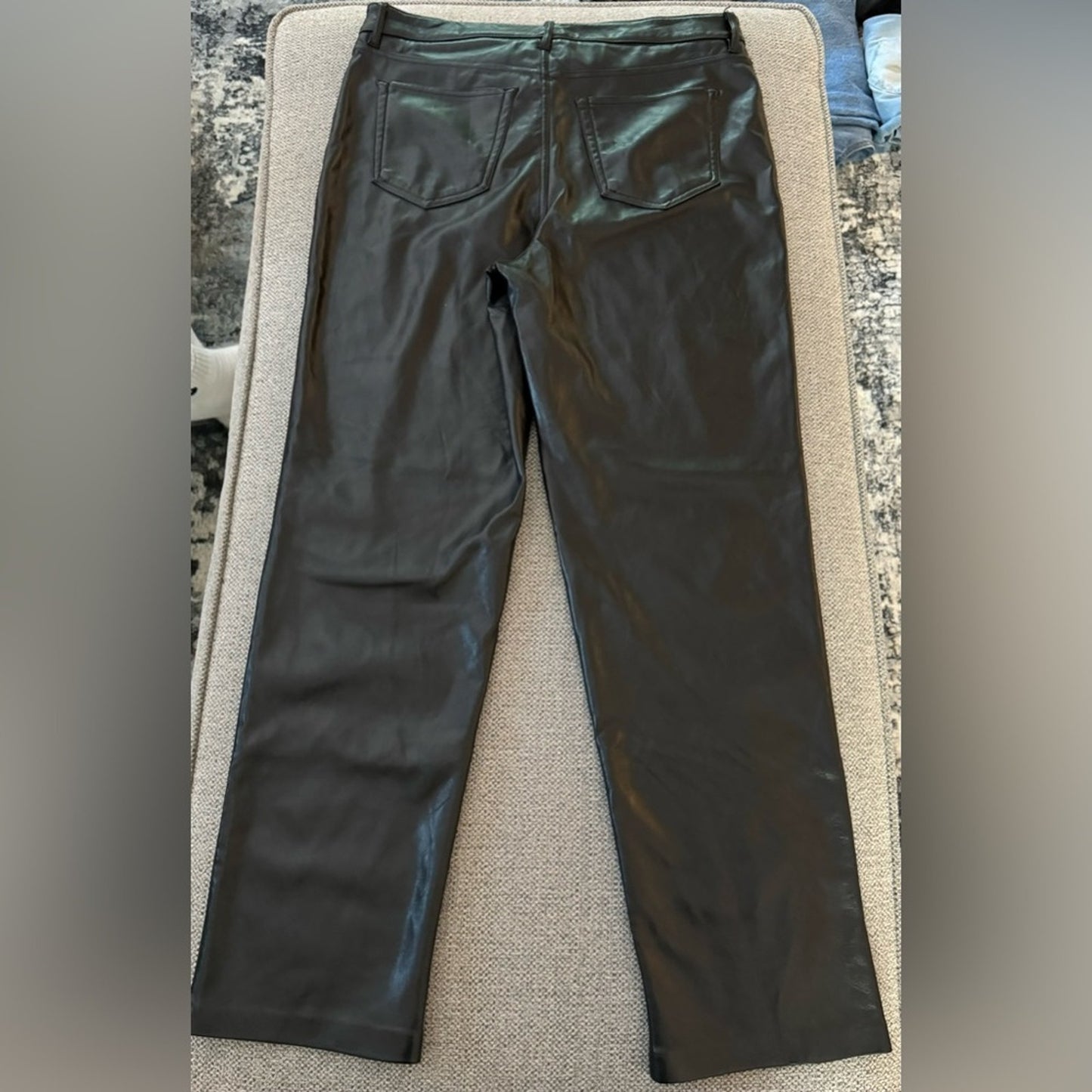 Pre-Owned Size 8 Joie Black Pleather Pants