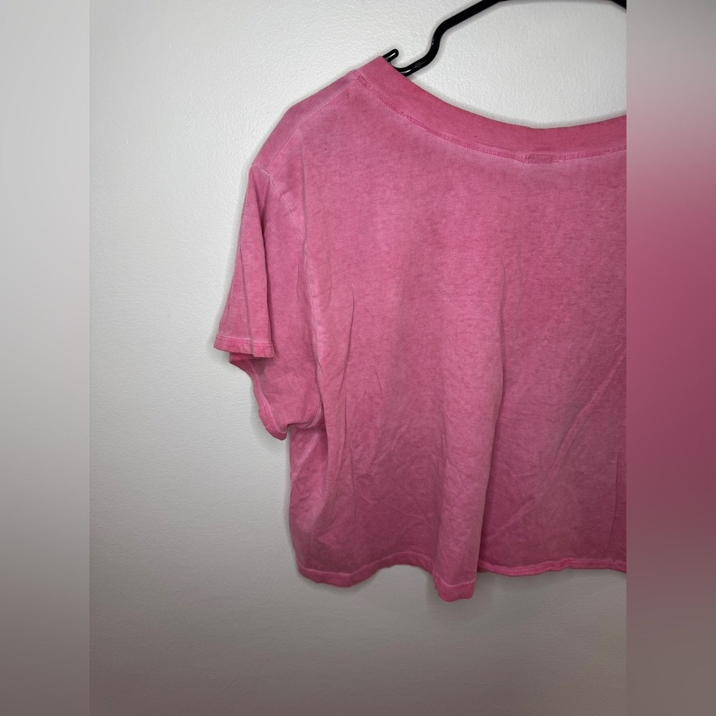 Pre-Owned XL Wild Fable Pink V-Neck Cropped T-Shirt