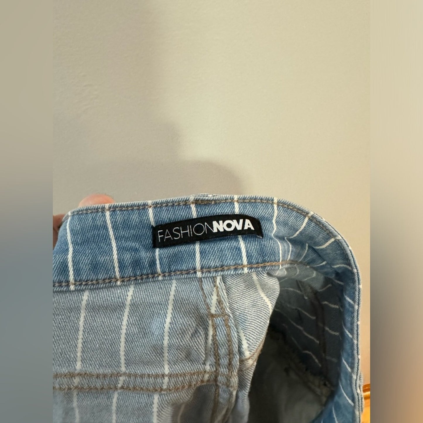 Pre-Owned Size 9 Fashion Nova Blue Pin Stripe Distressed Jean Shorts