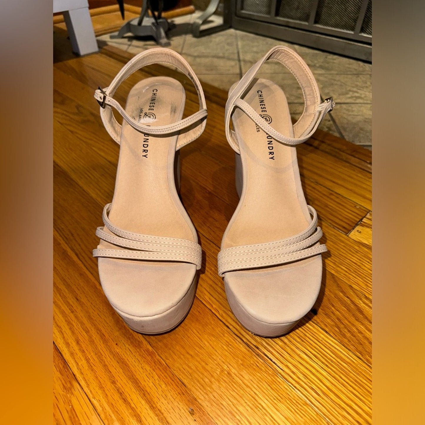 Pre-Owned Size 8.5W Chinese Laundry Grey Strappy Suede Wedges