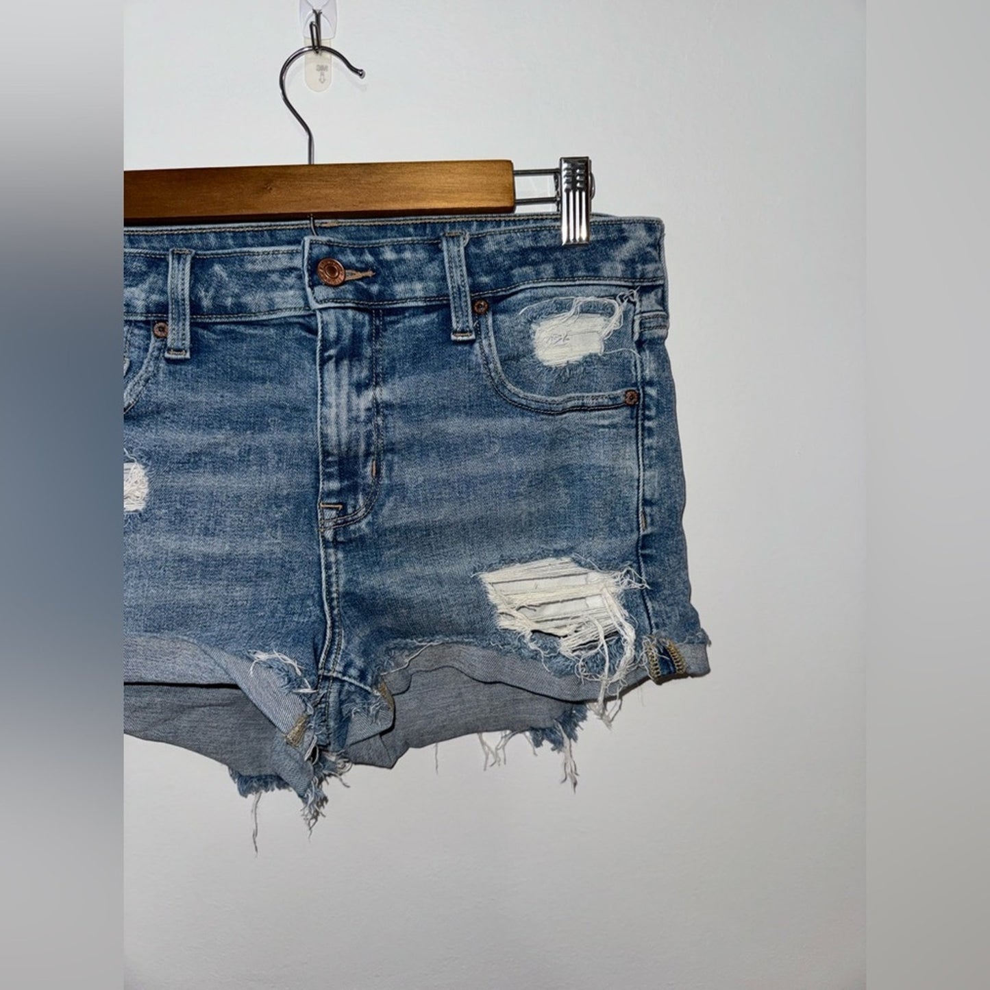 Pre-Owned Sz 10 American Eagle Light Blue Distressed Hi-Rise Shortie Jean Shorts